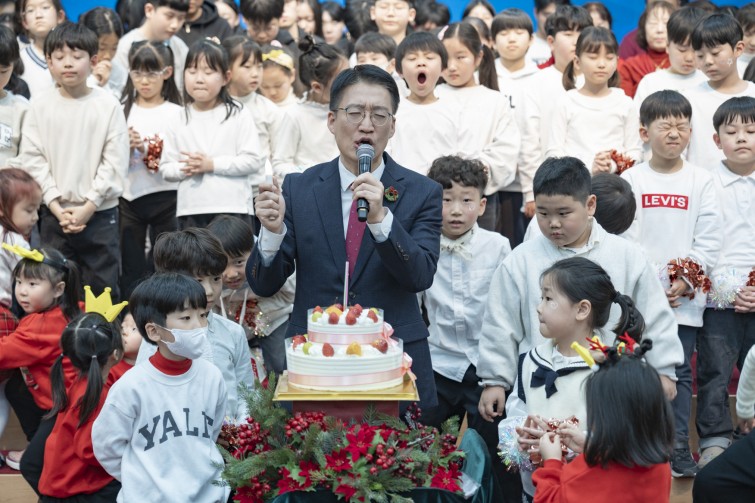 YTo1ODp7czo4OiJGaWxlTmFtZSI7czo0MDoiMDBkNzg4YWItYTk0OC00ODJlLTg1NTYtMGJkZmIwNTMwOThmLmpwZyI7czoxMjoiRmlsZURhdGVUaW1lIjtpOjE3NjY0NjQxOTA7czo4OiJGaWxlU2l6ZSI7aToxNDY3MjU4O3M6ODoiRmlsZVR5cGUiO2k6MjtzOjg6Ik1pbWVUeXBlIjtzOjEwOiJpbWFnZS9qcGVnIjtzOjEzOiJTZWN0aW9uc0ZvdW5kIjtzOjMwOiJBTllfVEFHLCBJRkQwLCBUSFVNQk5BSUwsIEVYSUYiO3M6ODoiQ09NUFVURUQiO2E6OTp7czo0OiJodG1sIjtzOjI2OiJ3aWR0aD0iMTc1MiIgaGVpZ2h0PSIxMTY4IiI7czo2OiJIZWlnaHQiO2k6MTE2ODtzOjU6IldpZHRoIjtpOjE3NTI7czo3OiJJc0NvbG9yIjtpOjE7czoxNzoiQnl0ZU9yZGVyTW90b3JvbGEiO2k6MDtzOjE1OiJBcGVydHVyZUZOdW1iZXIiO3M6NToiZi8yLjgiO3M6OToiQ29weXJpZ2h0IjtzOjQ6IllBQkMiO3M6MTg6IlRodW1ibmFpbC5GaWxlVHlwZSI7aToyO3M6MTg6IlRodW1ibmFpbC5NaW1lVHlwZSI7czoxMDoiaW1hZ2UvanBlZyI7fXM6NDoiTWFrZSI7czo0OiJTT05ZIjtzOjU6Ik1vZGVsIjtzOjg6IklMQ0UtN000IjtzOjExOiJYUmVzb2x1dGlvbiI7czo1OiIyNDAvMSI7czoxMToiWVJlc29sdXRpb24iO3M6NToiMjQwLzEiO3M6MTQ6IlJlc29sdXRpb25Vbml0IjtpOjI7czo4OiJTb2Z0d2FyZSI7czo1MDoiQWRvYmUgUGhvdG9zaG9wIExpZ2h0cm9vbSBDbGFzc2ljIDE1LjEgKE1hY2ludG9zaCkiO3M6ODoiRGF0ZVRpbWUiO3M6MTk6IjIwMjU6MTI6MjMgMTI6MDI6MjMiO3M6NjoiQXJ0aXN0IjtzOjc6IllBQkNfU0ciO3M6OToiQ29weXJpZ2h0IjtzOjQ6IllBQkMiO3M6MTY6IkV4aWZfSUZEX1BvaW50ZXIiO2k6MjUyO3M6OToiVEhVTUJOQUlMIjthOjY6e3M6MTE6IkNvbXByZXNzaW9uIjtpOjY7czoxMToiWFJlc29sdXRpb24iO3M6NDoiNzIvMSI7czoxMToiWVJlc29sdXRpb24iO3M6NDoiNzIvMSI7czoxNDoiUmVzb2x1dGlvblVuaXQiO2k6MjtzOjIxOiJKUEVHSW50ZXJjaGFuZ2VGb3JtYXQiO2k6MTAzODtzOjI3OiJKUEVHSW50ZXJjaGFuZ2VGb3JtYXRMZW5ndGgiO2k6MjI4Nzk7fXM6MTI6IkV4cG9zdXJlVGltZSI7czo0OiIxLzgwIjtzOjc6IkZOdW1iZXIiO3M6NToiMjgvMTAiO3M6MTU6IkV4cG9zdXJlUHJvZ3JhbSI7aToxO3M6MTU6IklTT1NwZWVkUmF0aW5ncyI7aTozMjA7czoxOToiVW5kZWZpbmVkVGFnOjB4ODgzMCI7aToyO3M6MTk6IlVuZGVmaW5lZFRhZzoweDg4MzIiO2k6MzIwO3M6MTE6IkV4aWZWZXJzaW9uIjtzOjQ6IjAyMzIiO3M6MTY6IkRhdGVUaW1lT3JpZ2luYWwiO3M6MTk6IjIwMjU6MTI6MjEgMTQ6NDI6MDEiO3M6MTc6IkRhdGVUaW1lRGlnaXRpemVkIjtzOjE5OiIyMDI1OjEyOjIxIDE0OjQyOjAxIjtzOjE5OiJVbmRlZmluZWRUYWc6MHg5MDEwIjtzOjY6IiswOTowMCI7czoxOToiVW5kZWZpbmVkVGFnOjB4OTAxMSI7czo2OiIrMDk6MDAiO3M6MTk6IlVuZGVmaW5lZFRhZzoweDkwMTIiO3M6NjoiKzA5OjAwIjtzOjE3OiJTaHV0dGVyU3BlZWRWYWx1ZSI7czoxNToiNjMyMTkyOC8xMDAwMDAwIjtzOjEzOiJBcGVydHVyZVZhbHVlIjtzOjE1OiIyOTcwODU0LzEwMDAwMDAiO3M6MTU6IkJyaWdodG5lc3NWYWx1ZSI7czo5OiI2Njg0LzI1NjAiO3M6MTc6IkV4cG9zdXJlQmlhc1ZhbHVlIjtzOjQ6IjAvMTAiO3M6MTY6Ik1heEFwZXJ0dXJlVmFsdWUiO3M6NzoiNzYwLzI1NiI7czoxMjoiTWV0ZXJpbmdNb2RlIjtpOjU7czoxMToiTGlnaHRTb3VyY2UiO2k6MDtzOjU6IkZsYXNoIjtpOjEzO3M6MTE6IkZvY2FsTGVuZ3RoIjtzOjY6IjcwMC8xMCI7czoxODoiU3ViU2VjVGltZU9yaWdpbmFsIjtzOjM6Ijg5OCI7czoxOToiU3ViU2VjVGltZURpZ2l0aXplZCI7czozOiI4OTgiO3M6MTA6IkNvbG9yU3BhY2UiO2k6NjU1MzU7czoyMToiRm9jYWxQbGFuZVhSZXNvbHV0aW9uIjtzOjE0OiI2NDQ0OTMzOS8zMjc2OCI7czoyMToiRm9jYWxQbGFuZVlSZXNvbHV0aW9uIjtzOjE0OiI2NDQ0OTMzOS8zMjc2OCI7czoyNDoiRm9jYWxQbGFuZVJlc29sdXRpb25Vbml0IjtpOjM7czoxMDoiRmlsZVNvdXJjZSI7czoxOiIDIjtzOjk6IlNjZW5lVHlwZSI7czoxOiIBIjtzOjE0OiJDdXN0b21SZW5kZXJlZCI7aTowO3M6MTI6IkV4cG9zdXJlTW9kZSI7aToxO3M6MTI6IldoaXRlQmFsYW5jZSI7aTowO3M6MTY6IkRpZ2l0YWxab29tUmF0aW8iO3M6NToiMTYvMTYiO3M6MjE6IkZvY2FsTGVuZ3RoSW4zNW1tRmlsbSI7aTo3MDtzOjE2OiJTY2VuZUNhcHR1cmVUeXBlIjtpOjA7czo4OiJDb250cmFzdCI7aTowO3M6MTA6IlNhdHVyYXRpb24iO2k6MDtzOjk6IlNoYXJwbmVzcyI7aTowO3M6MTk6IlVuZGVmaW5lZFRhZzoweEE0MzIiO2E6NDp7aTowO3M6NjoiMjQwLzEwIjtpOjE7czo2OiI3MDAvMTAiO2k6MjtzOjU6IjI4LzEwIjtpOjM7czo1OiIyOC8xMCI7fXM6MTk6IlVuZGVmaW5lZFRhZzoweEE0MzQiO3M6MjE6IkZFIDI0LTcwbW0gRjIuOCBHTSBJSSI7fQ==