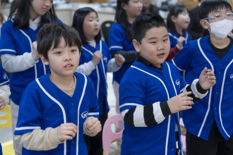 YTo1ODp7czo4OiJGaWxlTmFtZSI7czo0MDoiMDQ0NTczNmItMzJhMy00OTQxLTkwOTgtZTY0M2FjYmVkODI2LmpwZyI7czoxMjoiRmlsZURhdGVUaW1lIjtpOjE3NjUxNjY3ODY7czo4OiJGaWxlU2l6ZSI7aToyNDIxMzg3O3M6ODoiRmlsZVR5cGUiO2k6MjtzOjg6Ik1pbWVUeXBlIjtzOjEwOiJpbWFnZS9qcGVnIjtzOjEzOiJTZWN0aW9uc0ZvdW5kIjtzOjMwOiJBTllfVEFHLCBJRkQwLCBUSFVNQk5BSUwsIEVYSUYiO3M6ODoiQ09NUFVURUQiO2E6OTp7czo0OiJodG1sIjtzOjI2OiJ3aWR0aD0iMjQxNyIgaGVpZ2h0PSIxNjExIiI7czo2OiJIZWlnaHQiO2k6MTYxMTtzOjU6IldpZHRoIjtpOjI0MTc7czo3OiJJc0NvbG9yIjtpOjE7czoxNzoiQnl0ZU9yZGVyTW90b3JvbGEiO2k6MDtzOjE1OiJBcGVydHVyZUZOdW1iZXIiO3M6NToiZi8yLjgiO3M6OToiQ29weXJpZ2h0IjtzOjQ6IllBQkMiO3M6MTg6IlRodW1ibmFpbC5GaWxlVHlwZSI7aToyO3M6MTg6IlRodW1ibmFpbC5NaW1lVHlwZSI7czoxMDoiaW1hZ2UvanBlZyI7fXM6NDoiTWFrZSI7czo0OiJTT05ZIjtzOjU6Ik1vZGVsIjtzOjg6IklMQ0UtN000IjtzOjExOiJYUmVzb2x1dGlvbiI7czo1OiIyNDAvMSI7czoxMToiWVJlc29sdXRpb24iO3M6NToiMjQwLzEiO3M6MTQ6IlJlc29sdXRpb25Vbml0IjtpOjI7czo4OiJTb2Z0d2FyZSI7czo1MjoiQWRvYmUgUGhvdG9zaG9wIExpZ2h0cm9vbSBDbGFzc2ljIDE0LjEuMSAoTWFjaW50b3NoKSI7czo4OiJEYXRlVGltZSI7czoxOToiMjAyNToxMjowOCAxMzowNDoyOSI7czo2OiJBcnRpc3QiO3M6NzoiWUFCQ19TRyI7czo5OiJDb3B5cmlnaHQiO3M6NDoiWUFCQyI7czoxNjoiRXhpZl9JRkRfUG9pbnRlciI7aToyNTQ7czo5OiJUSFVNQk5BSUwiO2E6Njp7czoxMToiQ29tcHJlc3Npb24iO2k6NjtzOjExOiJYUmVzb2x1dGlvbiI7czo0OiI3Mi8xIjtzOjExOiJZUmVzb2x1dGlvbiI7czo0OiI3Mi8xIjtzOjE0OiJSZXNvbHV0aW9uVW5pdCI7aToyO3M6MjE6IkpQRUdJbnRlcmNoYW5nZUZvcm1hdCI7aToxMDQwO3M6Mjc6IkpQRUdJbnRlcmNoYW5nZUZvcm1hdExlbmd0aCI7aToyMDAzMzt9czoxMjoiRXhwb3N1cmVUaW1lIjtzOjU6IjEvMjUwIjtzOjc6IkZOdW1iZXIiO3M6NToiMjgvMTAiO3M6MTU6IkV4cG9zdXJlUHJvZ3JhbSI7aToxO3M6MTU6IklTT1NwZWVkUmF0aW5ncyI7aTozMjA7czoxOToiVW5kZWZpbmVkVGFnOjB4ODgzMCI7aToyO3M6MTk6IlVuZGVmaW5lZFRhZzoweDg4MzIiO2k6MzIwO3M6MTE6IkV4aWZWZXJzaW9uIjtzOjQ6IjAyMzIiO3M6MTY6IkRhdGVUaW1lT3JpZ2luYWwiO3M6MTk6IjIwMjU6MTI6MDcgMTU6MDE6NTkiO3M6MTc6IkRhdGVUaW1lRGlnaXRpemVkIjtzOjE5OiIyMDI1OjEyOjA3IDE1OjAxOjU5IjtzOjE5OiJVbmRlZmluZWRUYWc6MHg5MDEwIjtzOjY6IiswOTowMCI7czoxOToiVW5kZWZpbmVkVGFnOjB4OTAxMSI7czo2OiIrMDk6MDAiO3M6MTk6IlVuZGVmaW5lZFRhZzoweDkwMTIiO3M6NjoiKzA5OjAwIjtzOjE3OiJTaHV0dGVyU3BlZWRWYWx1ZSI7czoxNToiNzk2NTc4NC8xMDAwMDAwIjtzOjEzOiJBcGVydHVyZVZhbHVlIjtzOjE1OiIyOTcwODU0LzEwMDAwMDAiO3M6MTU6IkJyaWdodG5lc3NWYWx1ZSI7czo5OiI0ODc0LzI1NjAiO3M6MTc6IkV4cG9zdXJlQmlhc1ZhbHVlIjtzOjQ6IjAvMTAiO3M6MTY6Ik1heEFwZXJ0dXJlVmFsdWUiO3M6NzoiNzYwLzI1NiI7czoxMjoiTWV0ZXJpbmdNb2RlIjtpOjU7czoxMToiTGlnaHRTb3VyY2UiO2k6MDtzOjU6IkZsYXNoIjtpOjEzO3M6MTE6IkZvY2FsTGVuZ3RoIjtzOjY6IjYwMC8xMCI7czoxODoiU3ViU2VjVGltZU9yaWdpbmFsIjtzOjM6Ijk0NyI7czoxOToiU3ViU2VjVGltZURpZ2l0aXplZCI7czozOiI5NDciO3M6MTA6IkNvbG9yU3BhY2UiO2k6NjU1MzU7czoyMToiRm9jYWxQbGFuZVhSZXNvbHV0aW9uIjtzOjE0OiI2NDQ0OTMzOS8zMjc2OCI7czoyMToiRm9jYWxQbGFuZVlSZXNvbHV0aW9uIjtzOjE0OiI2NDQ0OTMzOS8zMjc2OCI7czoyNDoiRm9jYWxQbGFuZVJlc29sdXRpb25Vbml0IjtpOjM7czoxMDoiRmlsZVNvdXJjZSI7czoxOiIDIjtzOjk6IlNjZW5lVHlwZSI7czoxOiIBIjtzOjE0OiJDdXN0b21SZW5kZXJlZCI7aTowO3M6MTI6IkV4cG9zdXJlTW9kZSI7aToxO3M6MTI6IldoaXRlQmFsYW5jZSI7aToxO3M6MTY6IkRpZ2l0YWxab29tUmF0aW8iO3M6NToiMTYvMTYiO3M6MjE6IkZvY2FsTGVuZ3RoSW4zNW1tRmlsbSI7aTo2MDtzOjE2OiJTY2VuZUNhcHR1cmVUeXBlIjtpOjA7czo4OiJDb250cmFzdCI7aTowO3M6MTA6IlNhdHVyYXRpb24iO2k6MDtzOjk6IlNoYXJwbmVzcyI7aTowO3M6MTk6IlVuZGVmaW5lZFRhZzoweEE0MzIiO2E6NDp7aTowO3M6NjoiMjQwLzEwIjtpOjE7czo2OiI3MDAvMTAiO2k6MjtzOjU6IjI4LzEwIjtpOjM7czo1OiIyOC8xMCI7fXM6MTk6IlVuZGVmaW5lZFRhZzoweEE0MzQiO3M6MjE6IkZFIDI0LTcwbW0gRjIuOCBHTSBJSSI7fQ==