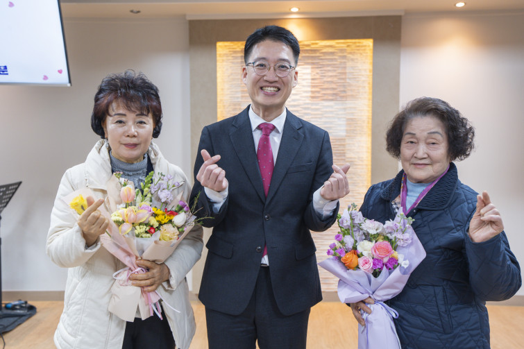 YTo1ODp7czo4OiJGaWxlTmFtZSI7czo0MDoiMTEyMGUxYzgtY2ZkNC00ZGQxLThiMDMtMDE4NjRhYjU5MWU2LmpwZyI7czoxMjoiRmlsZURhdGVUaW1lIjtpOjE3NzE5MDU4MzA7czo4OiJGaWxlU2l6ZSI7aToxODMyNzE1O3M6ODoiRmlsZVR5cGUiO2k6MjtzOjg6Ik1pbWVUeXBlIjtzOjEwOiJpbWFnZS9qcGVnIjtzOjEzOiJTZWN0aW9uc0ZvdW5kIjtzOjMwOiJBTllfVEFHLCBJRkQwLCBUSFVNQk5BSUwsIEVYSUYiO3M6ODoiQ09NUFVURUQiO2E6OTp7czo0OiJodG1sIjtzOjI2OiJ3aWR0aD0iMTc1MiIgaGVpZ2h0PSIxMTY4IiI7czo2OiJIZWlnaHQiO2k6MTE2ODtzOjU6IldpZHRoIjtpOjE3NTI7czo3OiJJc0NvbG9yIjtpOjE7czoxNzoiQnl0ZU9yZGVyTW90b3JvbGEiO2k6MDtzOjE1OiJBcGVydHVyZUZOdW1iZXIiO3M6NToiZi8zLjIiO3M6OToiQ29weXJpZ2h0IjtzOjQ6IllBQkMiO3M6MTg6IlRodW1ibmFpbC5GaWxlVHlwZSI7aToyO3M6MTg6IlRodW1ibmFpbC5NaW1lVHlwZSI7czoxMDoiaW1hZ2UvanBlZyI7fXM6NDoiTWFrZSI7czo0OiJTT05ZIjtzOjU6Ik1vZGVsIjtzOjg6IklMQ0UtN000IjtzOjExOiJYUmVzb2x1dGlvbiI7czo1OiIyNDAvMSI7czoxMToiWVJlc29sdXRpb24iO3M6NToiMjQwLzEiO3M6MTQ6IlJlc29sdXRpb25Vbml0IjtpOjI7czo4OiJTb2Z0d2FyZSI7czo1MjoiQWRvYmUgUGhvdG9zaG9wIExpZ2h0cm9vbSBDbGFzc2ljIDE1LjEuMSAoTWFjaW50b3NoKSI7czo4OiJEYXRlVGltZSI7czoxOToiMjAyNjowMjoyNCAxMjo1OTo1NSI7czo2OiJBcnRpc3QiO3M6NzoiWUFCQ19TRyI7czo5OiJDb3B5cmlnaHQiO3M6NDoiWUFCQyI7czoxNjoiRXhpZl9JRkRfUG9pbnRlciI7aToyNTQ7czo5OiJUSFVNQk5BSUwiO2E6Njp7czoxMToiQ29tcHJlc3Npb24iO2k6NjtzOjExOiJYUmVzb2x1dGlvbiI7czo0OiI3Mi8xIjtzOjExOiJZUmVzb2x1dGlvbiI7czo0OiI3Mi8xIjtzOjE0OiJSZXNvbHV0aW9uVW5pdCI7aToyO3M6MjE6IkpQRUdJbnRlcmNoYW5nZUZvcm1hdCI7aToxMDQwO3M6Mjc6IkpQRUdJbnRlcmNoYW5nZUZvcm1hdExlbmd0aCI7aToxNTI0NDt9czoxMjoiRXhwb3N1cmVUaW1lIjtzOjQ6IjEvNjAiO3M6NzoiRk51bWJlciI7czo1OiIzMi8xMCI7czoxNToiRXhwb3N1cmVQcm9ncmFtIjtpOjE7czoxNToiSVNPU3BlZWRSYXRpbmdzIjtpOjQwMDtzOjE5OiJVbmRlZmluZWRUYWc6MHg4ODMwIjtpOjI7czoxOToiVW5kZWZpbmVkVGFnOjB4ODgzMiI7aTo0MDA7czoxMToiRXhpZlZlcnNpb24iO3M6NDoiMDIzMiI7czoxNjoiRGF0ZVRpbWVPcmlnaW5hbCI7czoxOToiMjAyNjowMjoyMiAxNDoyMToyNyI7czoxNzoiRGF0ZVRpbWVEaWdpdGl6ZWQiO3M6MTk6IjIwMjY6MDI6MjIgMTQ6MjE6MjciO3M6MTk6IlVuZGVmaW5lZFRhZzoweDkwMTAiO3M6NjoiKzA5OjAwIjtzOjE5OiJVbmRlZmluZWRUYWc6MHg5MDExIjtzOjY6IiswOTowMCI7czoxOToiVW5kZWZpbmVkVGFnOjB4OTAxMiI7czo2OiIrMDk6MDAiO3M6MTc6IlNodXR0ZXJTcGVlZFZhbHVlIjtzOjE1OiI1OTA2ODkxLzEwMDAwMDAiO3M6MTM6IkFwZXJ0dXJlVmFsdWUiO3M6MTU6IjMzNTYxNDQvMTAwMDAwMCI7czoxNToiQnJpZ2h0bmVzc1ZhbHVlIjtzOjk6IjU3MTQvMjU2MCI7czoxNzoiRXhwb3N1cmVCaWFzVmFsdWUiO3M6NDoiMC8xMCI7czoxNjoiTWF4QXBlcnR1cmVWYWx1ZSI7czo3OiI3NjAvMjU2IjtzOjEyOiJNZXRlcmluZ01vZGUiO2k6NTtzOjExOiJMaWdodFNvdXJjZSI7aTowO3M6NToiRmxhc2giO2k6MTM7czoxMToiRm9jYWxMZW5ndGgiO3M6NjoiMzUwLzEwIjtzOjE4OiJTdWJTZWNUaW1lT3JpZ2luYWwiO3M6MzoiNjY3IjtzOjE5OiJTdWJTZWNUaW1lRGlnaXRpemVkIjtzOjM6IjY2NyI7czoxMDoiQ29sb3JTcGFjZSI7aTo2NTUzNTtzOjIxOiJGb2NhbFBsYW5lWFJlc29sdXRpb24iO3M6MTQ6IjY0NDQ5MzM5LzMyNzY4IjtzOjIxOiJGb2NhbFBsYW5lWVJlc29sdXRpb24iO3M6MTQ6IjY0NDQ5MzM5LzMyNzY4IjtzOjI0OiJGb2NhbFBsYW5lUmVzb2x1dGlvblVuaXQiO2k6MztzOjEwOiJGaWxlU291cmNlIjtzOjE6IgMiO3M6OToiU2NlbmVUeXBlIjtzOjE6IgEiO3M6MTQ6IkN1c3RvbVJlbmRlcmVkIjtpOjA7czoxMjoiRXhwb3N1cmVNb2RlIjtpOjE7czoxMjoiV2hpdGVCYWxhbmNlIjtpOjE7czoxNjoiRGlnaXRhbFpvb21SYXRpbyI7czo1OiIxNi8xNiI7czoyMToiRm9jYWxMZW5ndGhJbjM1bW1GaWxtIjtpOjM1O3M6MTY6IlNjZW5lQ2FwdHVyZVR5cGUiO2k6MDtzOjg6IkNvbnRyYXN0IjtpOjA7czoxMDoiU2F0dXJhdGlvbiI7aTowO3M6OToiU2hhcnBuZXNzIjtpOjA7czoxOToiVW5kZWZpbmVkVGFnOjB4QTQzMiI7YTo0OntpOjA7czo2OiIxNjAvMTAiO2k6MTtzOjY6IjM1MC8xMCI7aToyO3M6NToiMjgvMTAiO2k6MztzOjU6IjI4LzEwIjt9czoxOToiVW5kZWZpbmVkVGFnOjB4QTQzNCI7czoyMToiRkUgMTYtMzVtbSBGMi44IEdNIElJIjt9