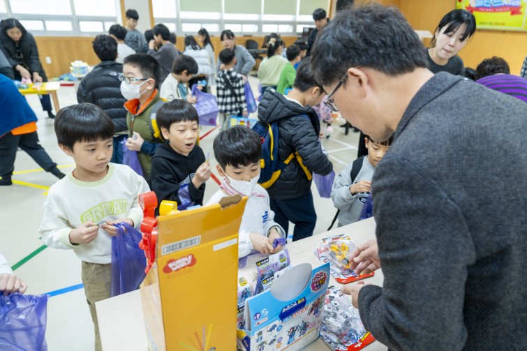 YTo1ODp7czo4OiJGaWxlTmFtZSI7czo0MDoiMmVlNDc2MWYtNDllNS00NzBlLTljZDUtY2JlMGNkYjVhMDRhLmpwZyI7czoxMjoiRmlsZURhdGVUaW1lIjtpOjE3NjQzMTgxMDU7czo4OiJGaWxlU2l6ZSI7aToxNDQ5MTM3O3M6ODoiRmlsZVR5cGUiO2k6MjtzOjg6Ik1pbWVUeXBlIjtzOjEwOiJpbWFnZS9qcGVnIjtzOjEzOiJTZWN0aW9uc0ZvdW5kIjtzOjMwOiJBTllfVEFHLCBJRkQwLCBUSFVNQk5BSUwsIEVYSUYiO3M6ODoiQ09NUFVURUQiO2E6OTp7czo0OiJodG1sIjtzOjI2OiJ3aWR0aD0iMTc1MiIgaGVpZ2h0PSIxMTY4IiI7czo2OiJIZWlnaHQiO2k6MTE2ODtzOjU6IldpZHRoIjtpOjE3NTI7czo3OiJJc0NvbG9yIjtpOjE7czoxNzoiQnl0ZU9yZGVyTW90b3JvbGEiO2k6MDtzOjE1OiJBcGVydHVyZUZOdW1iZXIiO3M6NToiZi8zLjIiO3M6OToiQ29weXJpZ2h0IjtzOjQ6IllBQkMiO3M6MTg6IlRodW1ibmFpbC5GaWxlVHlwZSI7aToyO3M6MTg6IlRodW1ibmFpbC5NaW1lVHlwZSI7czoxMDoiaW1hZ2UvanBlZyI7fXM6NDoiTWFrZSI7czo0OiJTT05ZIjtzOjU6Ik1vZGVsIjtzOjg6IklMQ0UtN000IjtzOjExOiJYUmVzb2x1dGlvbiI7czo1OiIyNDAvMSI7czoxMToiWVJlc29sdXRpb24iO3M6NToiMjQwLzEiO3M6MTQ6IlJlc29sdXRpb25Vbml0IjtpOjI7czo4OiJTb2Z0d2FyZSI7czo1MjoiQWRvYmUgUGhvdG9zaG9wIExpZ2h0cm9vbSBDbGFzc2ljIDE1LjAuMSAoTWFjaW50b3NoKSI7czo4OiJEYXRlVGltZSI7czoxOToiMjAyNToxMToyOCAxNzoxNTo1NiI7czo2OiJBcnRpc3QiO3M6NzoiWUFCQ19TRyI7czo5OiJDb3B5cmlnaHQiO3M6NDoiWUFCQyI7czoxNjoiRXhpZl9JRkRfUG9pbnRlciI7aToyNTQ7czo5OiJUSFVNQk5BSUwiO2E6Njp7czoxMToiQ29tcHJlc3Npb24iO2k6NjtzOjExOiJYUmVzb2x1dGlvbiI7czo0OiI3Mi8xIjtzOjExOiJZUmVzb2x1dGlvbiI7czo0OiI3Mi8xIjtzOjE0OiJSZXNvbHV0aW9uVW5pdCI7aToyO3M6MjE6IkpQRUdJbnRlcmNoYW5nZUZvcm1hdCI7aToxMDQwO3M6Mjc6IkpQRUdJbnRlcmNoYW5nZUZvcm1hdExlbmd0aCI7aToyMTMwOTt9czoxMjoiRXhwb3N1cmVUaW1lIjtzOjU6IjEvMTI1IjtzOjc6IkZOdW1iZXIiO3M6NToiMzIvMTAiO3M6MTU6IkV4cG9zdXJlUHJvZ3JhbSI7aToxO3M6MTU6IklTT1NwZWVkUmF0aW5ncyI7aTo2NDA7czoxOToiVW5kZWZpbmVkVGFnOjB4ODgzMCI7aToyO3M6MTk6IlVuZGVmaW5lZFRhZzoweDg4MzIiO2k6NjQwO3M6MTE6IkV4aWZWZXJzaW9uIjtzOjQ6IjAyMzIiO3M6MTY6IkRhdGVUaW1lT3JpZ2luYWwiO3M6MTk6IjIwMjU6MTE6MjMgMTI6Mjk6NTQiO3M6MTc6IkRhdGVUaW1lRGlnaXRpemVkIjtzOjE5OiIyMDI1OjExOjIzIDEyOjI5OjU0IjtzOjE5OiJVbmRlZmluZWRUYWc6MHg5MDEwIjtzOjY6IiswOTowMCI7czoxOToiVW5kZWZpbmVkVGFnOjB4OTAxMSI7czo2OiIrMDk6MDAiO3M6MTk6IlVuZGVmaW5lZFRhZzoweDkwMTIiO3M6NjoiKzA5OjAwIjtzOjE3OiJTaHV0dGVyU3BlZWRWYWx1ZSI7czoxNToiNjk2NTc4NC8xMDAwMDAwIjtzOjEzOiJBcGVydHVyZVZhbHVlIjtzOjE1OiIzMzU2MTQ0LzEwMDAwMDAiO3M6MTU6IkJyaWdodG5lc3NWYWx1ZSI7czo5OiI2ODE0LzI1NjAiO3M6MTc6IkV4cG9zdXJlQmlhc1ZhbHVlIjtzOjQ6IjAvMTAiO3M6MTY6Ik1heEFwZXJ0dXJlVmFsdWUiO3M6NzoiNzYwLzI1NiI7czoxMjoiTWV0ZXJpbmdNb2RlIjtpOjU7czoxMToiTGlnaHRTb3VyY2UiO2k6MDtzOjU6IkZsYXNoIjtpOjE2O3M6MTE6IkZvY2FsTGVuZ3RoIjtzOjY6IjI0MC8xMCI7czoxODoiU3ViU2VjVGltZU9yaWdpbmFsIjtzOjM6IjY5NiI7czoxOToiU3ViU2VjVGltZURpZ2l0aXplZCI7czozOiI2OTYiO3M6MTA6IkNvbG9yU3BhY2UiO2k6NjU1MzU7czoyMToiRm9jYWxQbGFuZVhSZXNvbHV0aW9uIjtzOjE0OiI2NDQ0OTMzOS8zMjc2OCI7czoyMToiRm9jYWxQbGFuZVlSZXNvbHV0aW9uIjtzOjE0OiI2NDQ0OTMzOS8zMjc2OCI7czoyNDoiRm9jYWxQbGFuZVJlc29sdXRpb25Vbml0IjtpOjM7czoxMDoiRmlsZVNvdXJjZSI7czoxOiIDIjtzOjk6IlNjZW5lVHlwZSI7czoxOiIBIjtzOjE0OiJDdXN0b21SZW5kZXJlZCI7aTowO3M6MTI6IkV4cG9zdXJlTW9kZSI7aToxO3M6MTI6IldoaXRlQmFsYW5jZSI7aToxO3M6MTY6IkRpZ2l0YWxab29tUmF0aW8iO3M6NToiMTYvMTYiO3M6MjE6IkZvY2FsTGVuZ3RoSW4zNW1tRmlsbSI7aToyNDtzOjE2OiJTY2VuZUNhcHR1cmVUeXBlIjtpOjA7czo4OiJDb250cmFzdCI7aTowO3M6MTA6IlNhdHVyYXRpb24iO2k6MDtzOjk6IlNoYXJwbmVzcyI7aTowO3M6MTk6IlVuZGVmaW5lZFRhZzoweEE0MzIiO2E6NDp7aTowO3M6NjoiMjQwLzEwIjtpOjE7czo2OiI3MDAvMTAiO2k6MjtzOjU6IjI4LzEwIjtpOjM7czo1OiIyOC8xMCI7fXM6MTk6IlVuZGVmaW5lZFRhZzoweEE0MzQiO3M6MjE6IkZFIDI0LTcwbW0gRjIuOCBHTSBJSSI7fQ==