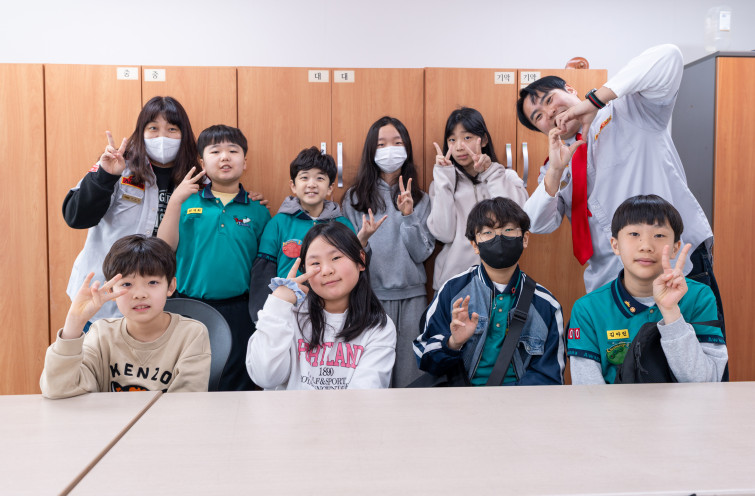 YTo1ODp7czo4OiJGaWxlTmFtZSI7czo0MDoiMzE5MmM3OTUtM2E0NS00MjU2LThlNDYtOGRmZTJlZGNkNTZmLmpwZyI7czoxMjoiRmlsZURhdGVUaW1lIjtpOjE3NzM3MjI2NDY7czo4OiJGaWxlU2l6ZSI7aToxOTUzNDA2O3M6ODoiRmlsZVR5cGUiO2k6MjtzOjg6Ik1pbWVUeXBlIjtzOjEwOiJpbWFnZS9qcGVnIjtzOjEzOiJTZWN0aW9uc0ZvdW5kIjtzOjMwOiJBTllfVEFHLCBJRkQwLCBUSFVNQk5BSUwsIEVYSUYiO3M6ODoiQ09NUFVURUQiO2E6OTp7czo0OiJodG1sIjtzOjI2OiJ3aWR0aD0iMjMyOCIgaGVpZ2h0PSIxNTI5IiI7czo2OiJIZWlnaHQiO2k6MTUyOTtzOjU6IldpZHRoIjtpOjIzMjg7czo3OiJJc0NvbG9yIjtpOjE7czoxNzoiQnl0ZU9yZGVyTW90b3JvbGEiO2k6MDtzOjE1OiJBcGVydHVyZUZOdW1iZXIiO3M6NToiZi8zLjUiO3M6OToiQ29weXJpZ2h0IjtzOjQ6IllBQkMiO3M6MTg6IlRodW1ibmFpbC5GaWxlVHlwZSI7aToyO3M6MTg6IlRodW1ibmFpbC5NaW1lVHlwZSI7czoxMDoiaW1hZ2UvanBlZyI7fXM6NDoiTWFrZSI7czo0OiJTT05ZIjtzOjU6Ik1vZGVsIjtzOjg6IklMQ0UtN000IjtzOjExOiJYUmVzb2x1dGlvbiI7czo1OiIyNDAvMSI7czoxMToiWVJlc29sdXRpb24iO3M6NToiMjQwLzEiO3M6MTQ6IlJlc29sdXRpb25Vbml0IjtpOjI7czo4OiJTb2Z0d2FyZSI7czo1MDoiQWRvYmUgUGhvdG9zaG9wIExpZ2h0cm9vbSBDbGFzc2ljIDE1LjIgKE1hY2ludG9zaCkiO3M6ODoiRGF0ZVRpbWUiO3M6MTk6IjIwMjY6MDM6MTcgMTE6MDc6MjgiO3M6NjoiQXJ0aXN0IjtzOjc6IllBQkNfU0ciO3M6OToiQ29weXJpZ2h0IjtzOjQ6IllBQkMiO3M6MTY6IkV4aWZfSUZEX1BvaW50ZXIiO2k6MjUyO3M6OToiVEhVTUJOQUlMIjthOjY6e3M6MTE6IkNvbXByZXNzaW9uIjtpOjY7czoxMToiWFJlc29sdXRpb24iO3M6NDoiNzIvMSI7czoxMToiWVJlc29sdXRpb24iO3M6NDoiNzIvMSI7czoxNDoiUmVzb2x1dGlvblVuaXQiO2k6MjtzOjIxOiJKUEVHSW50ZXJjaGFuZ2VGb3JtYXQiO2k6MTAzODtzOjI3OiJKUEVHSW50ZXJjaGFuZ2VGb3JtYXRMZW5ndGgiO2k6MTQ4OTc7fXM6MTI6IkV4cG9zdXJlVGltZSI7czo0OiIxLzYwIjtzOjc6IkZOdW1iZXIiO3M6NToiMzUvMTAiO3M6MTU6IkV4cG9zdXJlUHJvZ3JhbSI7aToxO3M6MTU6IklTT1NwZWVkUmF0aW5ncyI7aToxMjU7czoxOToiVW5kZWZpbmVkVGFnOjB4ODgzMCI7aToyO3M6MTk6IlVuZGVmaW5lZFRhZzoweDg4MzIiO2k6MTI1O3M6MTE6IkV4aWZWZXJzaW9uIjtzOjQ6IjAyMzIiO3M6MTY6IkRhdGVUaW1lT3JpZ2luYWwiO3M6MTk6IjIwMjY6MDM6MTQgMTA6MzE6MzUiO3M6MTc6IkRhdGVUaW1lRGlnaXRpemVkIjtzOjE5OiIyMDI2OjAzOjE0IDEwOjMxOjM1IjtzOjE5OiJVbmRlZmluZWRUYWc6MHg5MDEwIjtzOjY6IiswOTowMCI7czoxOToiVW5kZWZpbmVkVGFnOjB4OTAxMSI7czo2OiIrMDk6MDAiO3M6MTk6IlVuZGVmaW5lZFRhZzoweDkwMTIiO3M6NjoiKzA5OjAwIjtzOjE3OiJTaHV0dGVyU3BlZWRWYWx1ZSI7czoxNToiNTkwNjg5MS8xMDAwMDAwIjtzOjEzOiJBcGVydHVyZVZhbHVlIjtzOjEzOiIzNjE0NzEvMTAwMDAwIjtzOjE1OiJCcmlnaHRuZXNzVmFsdWUiO3M6MTA6IjEwNzU0LzI1NjAiO3M6MTc6IkV4cG9zdXJlQmlhc1ZhbHVlIjtzOjQ6IjAvMTAiO3M6MTY6Ik1heEFwZXJ0dXJlVmFsdWUiO3M6NzoiNzYwLzI1NiI7czoxMjoiTWV0ZXJpbmdNb2RlIjtpOjU7czoxMToiTGlnaHRTb3VyY2UiO2k6MDtzOjU6IkZsYXNoIjtpOjEzO3M6MTE6IkZvY2FsTGVuZ3RoIjtzOjY6IjI3MC8xMCI7czoxODoiU3ViU2VjVGltZU9yaWdpbmFsIjtzOjM6IjIxMSI7czoxOToiU3ViU2VjVGltZURpZ2l0aXplZCI7czozOiIyMTEiO3M6MTA6IkNvbG9yU3BhY2UiO2k6MTtzOjIxOiJGb2NhbFBsYW5lWFJlc29sdXRpb24iO3M6MTQ6IjY0NDQ5MzM5LzMyNzY4IjtzOjIxOiJGb2NhbFBsYW5lWVJlc29sdXRpb24iO3M6MTQ6IjY0NDQ5MzM5LzMyNzY4IjtzOjI0OiJGb2NhbFBsYW5lUmVzb2x1dGlvblVuaXQiO2k6MztzOjEwOiJGaWxlU291cmNlIjtzOjE6IgMiO3M6OToiU2NlbmVUeXBlIjtzOjE6IgEiO3M6MTQ6IkN1c3RvbVJlbmRlcmVkIjtpOjA7czoxMjoiRXhwb3N1cmVNb2RlIjtpOjE7czoxMjoiV2hpdGVCYWxhbmNlIjtpOjA7czoxNjoiRGlnaXRhbFpvb21SYXRpbyI7czo1OiIxNi8xNiI7czoyMToiRm9jYWxMZW5ndGhJbjM1bW1GaWxtIjtpOjI3O3M6MTY6IlNjZW5lQ2FwdHVyZVR5cGUiO2k6MDtzOjg6IkNvbnRyYXN0IjtpOjA7czoxMDoiU2F0dXJhdGlvbiI7aTowO3M6OToiU2hhcnBuZXNzIjtpOjA7czoxOToiVW5kZWZpbmVkVGFnOjB4QTQzMiI7YTo0OntpOjA7czo2OiIxNjAvMTAiO2k6MTtzOjY6IjM1MC8xMCI7aToyO3M6NToiMjgvMTAiO2k6MztzOjU6IjI4LzEwIjt9czoxOToiVW5kZWZpbmVkVGFnOjB4QTQzNCI7czoyMToiRkUgMTYtMzVtbSBGMi44IEdNIElJIjt9