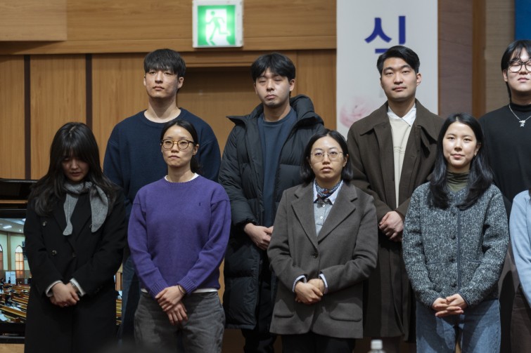 YTo1ODp7czo4OiJGaWxlTmFtZSI7czo0MDoiMzQxMzhhYzgtOTBjMC00MGM4LWI3NGMtZmZmNGZhMmZmZjRlLmpwZyI7czoxMjoiRmlsZURhdGVUaW1lIjtpOjE3Njk1NzgyMTM7czo4OiJGaWxlU2l6ZSI7aToxMjIwNDI3O3M6ODoiRmlsZVR5cGUiO2k6MjtzOjg6Ik1pbWVUeXBlIjtzOjEwOiJpbWFnZS9qcGVnIjtzOjEzOiJTZWN0aW9uc0ZvdW5kIjtzOjMwOiJBTllfVEFHLCBJRkQwLCBUSFVNQk5BSUwsIEVYSUYiO3M6ODoiQ09NUFVURUQiO2E6OTp7czo0OiJodG1sIjtzOjI2OiJ3aWR0aD0iMTcwOSIgaGVpZ2h0PSIxMTM5IiI7czo2OiJIZWlnaHQiO2k6MTEzOTtzOjU6IldpZHRoIjtpOjE3MDk7czo3OiJJc0NvbG9yIjtpOjE7czoxNzoiQnl0ZU9yZGVyTW90b3JvbGEiO2k6MDtzOjE1OiJBcGVydHVyZUZOdW1iZXIiO3M6NToiZi80LjAiO3M6OToiQ29weXJpZ2h0IjtzOjQ6IllBQkMiO3M6MTg6IlRodW1ibmFpbC5GaWxlVHlwZSI7aToyO3M6MTg6IlRodW1ibmFpbC5NaW1lVHlwZSI7czoxMDoiaW1hZ2UvanBlZyI7fXM6NDoiTWFrZSI7czo0OiJTT05ZIjtzOjU6Ik1vZGVsIjtzOjg6IklMQ0UtN000IjtzOjExOiJYUmVzb2x1dGlvbiI7czo1OiIyNDAvMSI7czoxMToiWVJlc29sdXRpb24iO3M6NToiMjQwLzEiO3M6MTQ6IlJlc29sdXRpb25Vbml0IjtpOjI7czo4OiJTb2Z0d2FyZSI7czo1MjoiQWRvYmUgUGhvdG9zaG9wIExpZ2h0cm9vbSBDbGFzc2ljIDE1LjEuMSAoTWFjaW50b3NoKSI7czo4OiJEYXRlVGltZSI7czoxOToiMjAyNjowMToyOCAxNDoyODoyMCI7czo2OiJBcnRpc3QiO3M6NzoiWUFCQ19TRyI7czo5OiJDb3B5cmlnaHQiO3M6NDoiWUFCQyI7czoxNjoiRXhpZl9JRkRfUG9pbnRlciI7aToyNTQ7czo5OiJUSFVNQk5BSUwiO2E6Njp7czoxMToiQ29tcHJlc3Npb24iO2k6NjtzOjExOiJYUmVzb2x1dGlvbiI7czo0OiI3Mi8xIjtzOjExOiJZUmVzb2x1dGlvbiI7czo0OiI3Mi8xIjtzOjE0OiJSZXNvbHV0aW9uVW5pdCI7aToyO3M6MjE6IkpQRUdJbnRlcmNoYW5nZUZvcm1hdCI7aToxMDQwO3M6Mjc6IkpQRUdJbnRlcmNoYW5nZUZvcm1hdExlbmd0aCI7aToxNTYyODt9czoxMjoiRXhwb3N1cmVUaW1lIjtzOjU6IjEvMTAwIjtzOjc6IkZOdW1iZXIiO3M6MzoiNC8xIjtzOjE1OiJFeHBvc3VyZVByb2dyYW0iO2k6MTtzOjE1OiJJU09TcGVlZFJhdGluZ3MiO2k6NDAwO3M6MTk6IlVuZGVmaW5lZFRhZzoweDg4MzAiO2k6MjtzOjE5OiJVbmRlZmluZWRUYWc6MHg4ODMyIjtpOjQwMDtzOjExOiJFeGlmVmVyc2lvbiI7czo0OiIwMjMyIjtzOjE2OiJEYXRlVGltZU9yaWdpbmFsIjtzOjE5OiIyMDI2OjAxOjI1IDE1OjI4OjMwIjtzOjE3OiJEYXRlVGltZURpZ2l0aXplZCI7czoxOToiMjAyNjowMToyNSAxNToyODozMCI7czoxOToiVW5kZWZpbmVkVGFnOjB4OTAxMCI7czo2OiIrMDk6MDAiO3M6MTk6IlVuZGVmaW5lZFRhZzoweDkwMTEiO3M6NjoiKzA5OjAwIjtzOjE5OiJVbmRlZmluZWRUYWc6MHg5MDEyIjtzOjY6IiswOTowMCI7czoxNzoiU2h1dHRlclNwZWVkVmFsdWUiO3M6MTU6IjY2NDM4NTYvMTAwMDAwMCI7czoxMzoiQXBlcnR1cmVWYWx1ZSI7czozOiI0LzEiO3M6MTU6IkJyaWdodG5lc3NWYWx1ZSI7czo5OiI0MjI0LzI1NjAiO3M6MTc6IkV4cG9zdXJlQmlhc1ZhbHVlIjtzOjQ6IjAvMTAiO3M6MTY6Ik1heEFwZXJ0dXJlVmFsdWUiO3M6ODoiMTAyNC8yNTYiO3M6MTI6Ik1ldGVyaW5nTW9kZSI7aTo1O3M6MTE6IkxpZ2h0U291cmNlIjtpOjA7czo1OiJGbGFzaCI7aToxNjtzOjExOiJGb2NhbExlbmd0aCI7czo3OiIxMzUwLzEwIjtzOjE4OiJTdWJTZWNUaW1lT3JpZ2luYWwiO3M6MzoiODQyIjtzOjE5OiJTdWJTZWNUaW1lRGlnaXRpemVkIjtzOjM6Ijg0MiI7czoxMDoiQ29sb3JTcGFjZSI7aTo2NTUzNTtzOjIxOiJGb2NhbFBsYW5lWFJlc29sdXRpb24iO3M6MTQ6IjY0NDQ5MzM5LzMyNzY4IjtzOjIxOiJGb2NhbFBsYW5lWVJlc29sdXRpb24iO3M6MTQ6IjY0NDQ5MzM5LzMyNzY4IjtzOjI0OiJGb2NhbFBsYW5lUmVzb2x1dGlvblVuaXQiO2k6MztzOjEwOiJGaWxlU291cmNlIjtzOjE6IgMiO3M6OToiU2NlbmVUeXBlIjtzOjE6IgEiO3M6MTQ6IkN1c3RvbVJlbmRlcmVkIjtpOjA7czoxMjoiRXhwb3N1cmVNb2RlIjtpOjE7czoxMjoiV2hpdGVCYWxhbmNlIjtpOjA7czoxNjoiRGlnaXRhbFpvb21SYXRpbyI7czo1OiIxNi8xNiI7czoyMToiRm9jYWxMZW5ndGhJbjM1bW1GaWxtIjtpOjEzNTtzOjE2OiJTY2VuZUNhcHR1cmVUeXBlIjtpOjA7czo4OiJDb250cmFzdCI7aToxO3M6MTA6IlNhdHVyYXRpb24iO2k6MTtzOjk6IlNoYXJwbmVzcyI7aTowO3M6MTk6IlVuZGVmaW5lZFRhZzoweEE0MzIiO2E6NDp7aTowO3M6NjoiNzAwLzEwIjtpOjE7czo3OiIyMDAwLzEwIjtpOjI7czo1OiI0MC8xMCI7aTozO3M6NToiNDAvMTAiO31zOjE5OiJVbmRlZmluZWRUYWc6MHhBNDM0IjtzOjIwOiJGRSA3MC0yMDBtbSBGNCBHIE9TUyI7fQ==