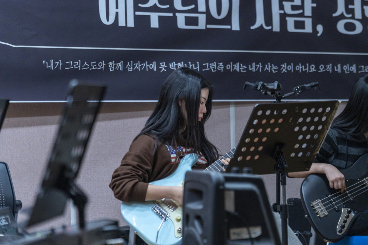 YTo1ODp7czo4OiJGaWxlTmFtZSI7czo0MDoiNDIxOTY4MjItMTdiMC00N2M5LThkNWYtMjg1MzIzY2JhZjMxLmpwZyI7czoxMjoiRmlsZURhdGVUaW1lIjtpOjE3NzA3MDQyMDY7czo4OiJGaWxlU2l6ZSI7aToxNDk4MjA0O3M6ODoiRmlsZVR5cGUiO2k6MjtzOjg6Ik1pbWVUeXBlIjtzOjEwOiJpbWFnZS9qcGVnIjtzOjEzOiJTZWN0aW9uc0ZvdW5kIjtzOjMwOiJBTllfVEFHLCBJRkQwLCBUSFVNQk5BSUwsIEVYSUYiO3M6ODoiQ09NUFVURUQiO2E6OTp7czo0OiJodG1sIjtzOjI2OiJ3aWR0aD0iMTc1MiIgaGVpZ2h0PSIxMTY4IiI7czo2OiJIZWlnaHQiO2k6MTE2ODtzOjU6IldpZHRoIjtpOjE3NTI7czo3OiJJc0NvbG9yIjtpOjE7czoxNzoiQnl0ZU9yZGVyTW90b3JvbGEiO2k6MDtzOjE1OiJBcGVydHVyZUZOdW1iZXIiO3M6NToiZi80LjAiO3M6OToiQ29weXJpZ2h0IjtzOjQ6IllBQkMiO3M6MTg6IlRodW1ibmFpbC5GaWxlVHlwZSI7aToyO3M6MTg6IlRodW1ibmFpbC5NaW1lVHlwZSI7czoxMDoiaW1hZ2UvanBlZyI7fXM6NDoiTWFrZSI7czo0OiJTT05ZIjtzOjU6Ik1vZGVsIjtzOjg6IklMQ0UtN000IjtzOjExOiJYUmVzb2x1dGlvbiI7czo1OiIyNDAvMSI7czoxMToiWVJlc29sdXRpb24iO3M6NToiMjQwLzEiO3M6MTQ6IlJlc29sdXRpb25Vbml0IjtpOjI7czo4OiJTb2Z0d2FyZSI7czo1MjoiQWRvYmUgUGhvdG9zaG9wIExpZ2h0cm9vbSBDbGFzc2ljIDE1LjEuMSAoTWFjaW50b3NoKSI7czo4OiJEYXRlVGltZSI7czoxOToiMjAyNjowMjoxMCAxNDo1MToxNyI7czo2OiJBcnRpc3QiO3M6NzoiWUFCQ19TRyI7czo5OiJDb3B5cmlnaHQiO3M6NDoiWUFCQyI7czoxNjoiRXhpZl9JRkRfUG9pbnRlciI7aToyNTQ7czo5OiJUSFVNQk5BSUwiO2E6Njp7czoxMToiQ29tcHJlc3Npb24iO2k6NjtzOjExOiJYUmVzb2x1dGlvbiI7czo0OiI3Mi8xIjtzOjExOiJZUmVzb2x1dGlvbiI7czo0OiI3Mi8xIjtzOjE0OiJSZXNvbHV0aW9uVW5pdCI7aToyO3M6MjE6IkpQRUdJbnRlcmNoYW5nZUZvcm1hdCI7aToxMDQwO3M6Mjc6IkpQRUdJbnRlcmNoYW5nZUZvcm1hdExlbmd0aCI7aToxNTQxMDt9czoxMjoiRXhwb3N1cmVUaW1lIjtzOjU6IjEvMTI1IjtzOjc6IkZOdW1iZXIiO3M6MzoiNC8xIjtzOjE1OiJFeHBvc3VyZVByb2dyYW0iO2k6MTtzOjE1OiJJU09TcGVlZFJhdGluZ3MiO2k6MTI1MDtzOjE5OiJVbmRlZmluZWRUYWc6MHg4ODMwIjtpOjI7czoxOToiVW5kZWZpbmVkVGFnOjB4ODgzMiI7aToxMjUwO3M6MTE6IkV4aWZWZXJzaW9uIjtzOjQ6IjAyMzIiO3M6MTY6IkRhdGVUaW1lT3JpZ2luYWwiO3M6MTk6IjIwMjY6MDI6MDcgMTk6NDA6NTMiO3M6MTc6IkRhdGVUaW1lRGlnaXRpemVkIjtzOjE5OiIyMDI2OjAyOjA3IDE5OjQwOjUzIjtzOjE5OiJVbmRlZmluZWRUYWc6MHg5MDEwIjtzOjY6IiswOTowMCI7czoxOToiVW5kZWZpbmVkVGFnOjB4OTAxMSI7czo2OiIrMDk6MDAiO3M6MTk6IlVuZGVmaW5lZFRhZzoweDkwMTIiO3M6NjoiKzA5OjAwIjtzOjE3OiJTaHV0dGVyU3BlZWRWYWx1ZSI7czoxNToiNjk2NTc4NC8xMDAwMDAwIjtzOjEzOiJBcGVydHVyZVZhbHVlIjtzOjM6IjQvMSI7czoxNToiQnJpZ2h0bmVzc1ZhbHVlIjtzOjEwOiItMzI0Ni8yNTYwIjtzOjE3OiJFeHBvc3VyZUJpYXNWYWx1ZSI7czo0OiIwLzEwIjtzOjE2OiJNYXhBcGVydHVyZVZhbHVlIjtzOjg6IjEwMjQvMjU2IjtzOjEyOiJNZXRlcmluZ01vZGUiO2k6NTtzOjExOiJMaWdodFNvdXJjZSI7aTowO3M6NToiRmxhc2giO2k6MTY7czoxMToiRm9jYWxMZW5ndGgiO3M6NzoiMTQwMC8xMCI7czoxODoiU3ViU2VjVGltZU9yaWdpbmFsIjtzOjM6IjkyMyI7czoxOToiU3ViU2VjVGltZURpZ2l0aXplZCI7czozOiI5MjMiO3M6MTA6IkNvbG9yU3BhY2UiO2k6NjU1MzU7czoyMToiRm9jYWxQbGFuZVhSZXNvbHV0aW9uIjtzOjE0OiI2NDQ0OTMzOS8zMjc2OCI7czoyMToiRm9jYWxQbGFuZVlSZXNvbHV0aW9uIjtzOjE0OiI2NDQ0OTMzOS8zMjc2OCI7czoyNDoiRm9jYWxQbGFuZVJlc29sdXRpb25Vbml0IjtpOjM7czoxMDoiRmlsZVNvdXJjZSI7czoxOiIDIjtzOjk6IlNjZW5lVHlwZSI7czoxOiIBIjtzOjE0OiJDdXN0b21SZW5kZXJlZCI7aTowO3M6MTI6IkV4cG9zdXJlTW9kZSI7aToxO3M6MTI6IldoaXRlQmFsYW5jZSI7aTowO3M6MTY6IkRpZ2l0YWxab29tUmF0aW8iO3M6NToiMTYvMTYiO3M6MjE6IkZvY2FsTGVuZ3RoSW4zNW1tRmlsbSI7aToxNDA7czoxNjoiU2NlbmVDYXB0dXJlVHlwZSI7aTowO3M6ODoiQ29udHJhc3QiO2k6MTtzOjEwOiJTYXR1cmF0aW9uIjtpOjE7czo5OiJTaGFycG5lc3MiO2k6MDtzOjE5OiJVbmRlZmluZWRUYWc6MHhBNDMyIjthOjQ6e2k6MDtzOjY6IjcwMC8xMCI7aToxO3M6NzoiMjAwMC8xMCI7aToyO3M6NToiNDAvMTAiO2k6MztzOjU6IjQwLzEwIjt9czoxOToiVW5kZWZpbmVkVGFnOjB4QTQzNCI7czoyMDoiRkUgNzAtMjAwbW0gRjQgRyBPU1MiO30=