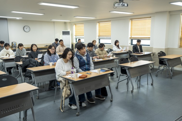 YTo1ODp7czo4OiJGaWxlTmFtZSI7czo0MDoiNGMxYTJmYWYtYjE4MC00ZDUwLWFiM2ItZGZhYjQzMjJjMDY5LmpwZyI7czoxMjoiRmlsZURhdGVUaW1lIjtpOjE3NzAxNjc4MDA7czo4OiJGaWxlU2l6ZSI7aToxMzE1NTMwO3M6ODoiRmlsZVR5cGUiO2k6MjtzOjg6Ik1pbWVUeXBlIjtzOjEwOiJpbWFnZS9qcGVnIjtzOjEzOiJTZWN0aW9uc0ZvdW5kIjtzOjMwOiJBTllfVEFHLCBJRkQwLCBUSFVNQk5BSUwsIEVYSUYiO3M6ODoiQ09NUFVURUQiO2E6OTp7czo0OiJodG1sIjtzOjI2OiJ3aWR0aD0iMTc1MiIgaGVpZ2h0PSIxMTY4IiI7czo2OiJIZWlnaHQiO2k6MTE2ODtzOjU6IldpZHRoIjtpOjE3NTI7czo3OiJJc0NvbG9yIjtpOjE7czoxNzoiQnl0ZU9yZGVyTW90b3JvbGEiO2k6MDtzOjE1OiJBcGVydHVyZUZOdW1iZXIiO3M6NToiZi8zLjIiO3M6OToiQ29weXJpZ2h0IjtzOjQ6IllBQkMiO3M6MTg6IlRodW1ibmFpbC5GaWxlVHlwZSI7aToyO3M6MTg6IlRodW1ibmFpbC5NaW1lVHlwZSI7czoxMDoiaW1hZ2UvanBlZyI7fXM6NDoiTWFrZSI7czo0OiJTT05ZIjtzOjU6Ik1vZGVsIjtzOjg6IklMQ0UtN000IjtzOjExOiJYUmVzb2x1dGlvbiI7czo1OiIyNDAvMSI7czoxMToiWVJlc29sdXRpb24iO3M6NToiMjQwLzEiO3M6MTQ6IlJlc29sdXRpb25Vbml0IjtpOjI7czo4OiJTb2Z0d2FyZSI7czo1MjoiQWRvYmUgUGhvdG9zaG9wIExpZ2h0cm9vbSBDbGFzc2ljIDE1LjEuMSAoTWFjaW50b3NoKSI7czo4OiJEYXRlVGltZSI7czoxOToiMjAyNjowMjowMyAxMDowMToyNyI7czo2OiJBcnRpc3QiO3M6NzoiWUFCQ19TRyI7czo5OiJDb3B5cmlnaHQiO3M6NDoiWUFCQyI7czoxNjoiRXhpZl9JRkRfUG9pbnRlciI7aToyNTQ7czo5OiJUSFVNQk5BSUwiO2E6Njp7czoxMToiQ29tcHJlc3Npb24iO2k6NjtzOjExOiJYUmVzb2x1dGlvbiI7czo0OiI3Mi8xIjtzOjExOiJZUmVzb2x1dGlvbiI7czo0OiI3Mi8xIjtzOjE0OiJSZXNvbHV0aW9uVW5pdCI7aToyO3M6MjE6IkpQRUdJbnRlcmNoYW5nZUZvcm1hdCI7aToxMDQwO3M6Mjc6IkpQRUdJbnRlcmNoYW5nZUZvcm1hdExlbmd0aCI7aToxNDk1Mzt9czoxMjoiRXhwb3N1cmVUaW1lIjtzOjQ6IjEvNjAiO3M6NzoiRk51bWJlciI7czo1OiIzMi8xMCI7czoxNToiRXhwb3N1cmVQcm9ncmFtIjtpOjE7czoxNToiSVNPU3BlZWRSYXRpbmdzIjtpOjE2MDtzOjE5OiJVbmRlZmluZWRUYWc6MHg4ODMwIjtpOjI7czoxOToiVW5kZWZpbmVkVGFnOjB4ODgzMiI7aToxNjA7czoxMToiRXhpZlZlcnNpb24iO3M6NDoiMDIzMiI7czoxNjoiRGF0ZVRpbWVPcmlnaW5hbCI7czoxOToiMjAyNjowMToxNyAxMDowMTo1OCI7czoxNzoiRGF0ZVRpbWVEaWdpdGl6ZWQiO3M6MTk6IjIwMjY6MDE6MTcgMTA6MDE6NTgiO3M6MTk6IlVuZGVmaW5lZFRhZzoweDkwMTAiO3M6NjoiKzA5OjAwIjtzOjE5OiJVbmRlZmluZWRUYWc6MHg5MDExIjtzOjY6IiswOTowMCI7czoxOToiVW5kZWZpbmVkVGFnOjB4OTAxMiI7czo2OiIrMDk6MDAiO3M6MTc6IlNodXR0ZXJTcGVlZFZhbHVlIjtzOjE1OiI1OTA2ODkxLzEwMDAwMDAiO3M6MTM6IkFwZXJ0dXJlVmFsdWUiO3M6MTU6IjMzNTYxNDQvMTAwMDAwMCI7czoxNToiQnJpZ2h0bmVzc1ZhbHVlIjtzOjk6IjkzMDQvMjU2MCI7czoxNzoiRXhwb3N1cmVCaWFzVmFsdWUiO3M6NDoiMC8xMCI7czoxNjoiTWF4QXBlcnR1cmVWYWx1ZSI7czo3OiI3NjAvMjU2IjtzOjEyOiJNZXRlcmluZ01vZGUiO2k6NTtzOjExOiJMaWdodFNvdXJjZSI7aToyNTU7czo1OiJGbGFzaCI7aToxNjtzOjExOiJGb2NhbExlbmd0aCI7czo2OiIzNTAvMTAiO3M6MTg6IlN1YlNlY1RpbWVPcmlnaW5hbCI7czozOiI0OTEiO3M6MTk6IlN1YlNlY1RpbWVEaWdpdGl6ZWQiO3M6MzoiNDkxIjtzOjEwOiJDb2xvclNwYWNlIjtpOjY1NTM1O3M6MjE6IkZvY2FsUGxhbmVYUmVzb2x1dGlvbiI7czoxNDoiNjQ0NDkzMzkvMzI3NjgiO3M6MjE6IkZvY2FsUGxhbmVZUmVzb2x1dGlvbiI7czoxNDoiNjQ0NDkzMzkvMzI3NjgiO3M6MjQ6IkZvY2FsUGxhbmVSZXNvbHV0aW9uVW5pdCI7aTozO3M6MTA6IkZpbGVTb3VyY2UiO3M6MToiAyI7czo5OiJTY2VuZVR5cGUiO3M6MToiASI7czoxNDoiQ3VzdG9tUmVuZGVyZWQiO2k6MDtzOjEyOiJFeHBvc3VyZU1vZGUiO2k6MTtzOjEyOiJXaGl0ZUJhbGFuY2UiO2k6MTtzOjE2OiJEaWdpdGFsWm9vbVJhdGlvIjtzOjU6IjE2LzE2IjtzOjIxOiJGb2NhbExlbmd0aEluMzVtbUZpbG0iO2k6MzU7czoxNjoiU2NlbmVDYXB0dXJlVHlwZSI7aTowO3M6ODoiQ29udHJhc3QiO2k6MTtzOjEwOiJTYXR1cmF0aW9uIjtpOjE7czo5OiJTaGFycG5lc3MiO2k6MDtzOjE5OiJVbmRlZmluZWRUYWc6MHhBNDMyIjthOjQ6e2k6MDtzOjY6IjE2MC8xMCI7aToxO3M6NjoiMzUwLzEwIjtpOjI7czo1OiIyOC8xMCI7aTozO3M6NToiMjgvMTAiO31zOjE5OiJVbmRlZmluZWRUYWc6MHhBNDM0IjtzOjIxOiJGRSAxNi0zNW1tIEYyLjggR00gSUkiO30=