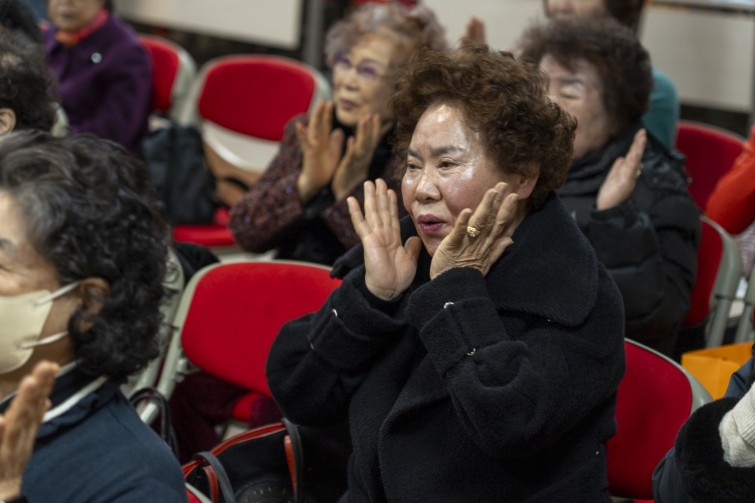 YTo1ODp7czo4OiJGaWxlTmFtZSI7czo0MDoiNGNlOTI2OWUtYjU0NS00MmYwLWJhZjUtYjczZjk4MDYyZGIxLmpwZyI7czoxMjoiRmlsZURhdGVUaW1lIjtpOjE3NjQzMTg1NTk7czo4OiJGaWxlU2l6ZSI7aToxMzA2NDE1O3M6ODoiRmlsZVR5cGUiO2k6MjtzOjg6Ik1pbWVUeXBlIjtzOjEwOiJpbWFnZS9qcGVnIjtzOjEzOiJTZWN0aW9uc0ZvdW5kIjtzOjMwOiJBTllfVEFHLCBJRkQwLCBUSFVNQk5BSUwsIEVYSUYiO3M6ODoiQ09NUFVURUQiO2E6OTp7czo0OiJodG1sIjtzOjI2OiJ3aWR0aD0iMTc0NCIgaGVpZ2h0PSIxMTYzIiI7czo2OiJIZWlnaHQiO2k6MTE2MztzOjU6IldpZHRoIjtpOjE3NDQ7czo3OiJJc0NvbG9yIjtpOjE7czoxNzoiQnl0ZU9yZGVyTW90b3JvbGEiO2k6MDtzOjE1OiJBcGVydHVyZUZOdW1iZXIiO3M6NToiZi80LjAiO3M6OToiQ29weXJpZ2h0IjtzOjQ6IllBQkMiO3M6MTg6IlRodW1ibmFpbC5GaWxlVHlwZSI7aToyO3M6MTg6IlRodW1ibmFpbC5NaW1lVHlwZSI7czoxMDoiaW1hZ2UvanBlZyI7fXM6NDoiTWFrZSI7czo0OiJTT05ZIjtzOjU6Ik1vZGVsIjtzOjg6IklMQ0UtN000IjtzOjExOiJYUmVzb2x1dGlvbiI7czo1OiIyNDAvMSI7czoxMToiWVJlc29sdXRpb24iO3M6NToiMjQwLzEiO3M6MTQ6IlJlc29sdXRpb25Vbml0IjtpOjI7czo4OiJTb2Z0d2FyZSI7czo1MjoiQWRvYmUgUGhvdG9zaG9wIExpZ2h0cm9vbSBDbGFzc2ljIDE1LjAuMSAoTWFjaW50b3NoKSI7czo4OiJEYXRlVGltZSI7czoxOToiMjAyNToxMToyOCAxNzowMjowNCI7czo2OiJBcnRpc3QiO3M6NzoiWUFCQ19TRyI7czo5OiJDb3B5cmlnaHQiO3M6NDoiWUFCQyI7czoxNjoiRXhpZl9JRkRfUG9pbnRlciI7aToyNTQ7czo5OiJUSFVNQk5BSUwiO2E6Njp7czoxMToiQ29tcHJlc3Npb24iO2k6NjtzOjExOiJYUmVzb2x1dGlvbiI7czo0OiI3Mi8xIjtzOjExOiJZUmVzb2x1dGlvbiI7czo0OiI3Mi8xIjtzOjE0OiJSZXNvbHV0aW9uVW5pdCI7aToyO3M6MjE6IkpQRUdJbnRlcmNoYW5nZUZvcm1hdCI7aToxMDQwO3M6Mjc6IkpQRUdJbnRlcmNoYW5nZUZvcm1hdExlbmd0aCI7aToxNDExNDt9czoxMjoiRXhwb3N1cmVUaW1lIjtzOjQ6IjEvODAiO3M6NzoiRk51bWJlciI7czozOiI0LzEiO3M6MTU6IkV4cG9zdXJlUHJvZ3JhbSI7aToxO3M6MTU6IklTT1NwZWVkUmF0aW5ncyI7aToyNTA7czoxOToiVW5kZWZpbmVkVGFnOjB4ODgzMCI7aToyO3M6MTk6IlVuZGVmaW5lZFRhZzoweDg4MzIiO2k6MjUwO3M6MTE6IkV4aWZWZXJzaW9uIjtzOjQ6IjAyMzIiO3M6MTY6IkRhdGVUaW1lT3JpZ2luYWwiO3M6MTk6IjIwMjU6MTE6MjggMTA6NDI6NTYiO3M6MTc6IkRhdGVUaW1lRGlnaXRpemVkIjtzOjE5OiIyMDI1OjExOjI4IDEwOjQyOjU2IjtzOjE5OiJVbmRlZmluZWRUYWc6MHg5MDEwIjtzOjY6IiswOTowMCI7czoxOToiVW5kZWZpbmVkVGFnOjB4OTAxMSI7czo2OiIrMDk6MDAiO3M6MTk6IlVuZGVmaW5lZFRhZzoweDkwMTIiO3M6NjoiKzA5OjAwIjtzOjE3OiJTaHV0dGVyU3BlZWRWYWx1ZSI7czoxNToiNjMyMTkyOC8xMDAwMDAwIjtzOjEzOiJBcGVydHVyZVZhbHVlIjtzOjM6IjQvMSI7czoxNToiQnJpZ2h0bmVzc1ZhbHVlIjtzOjEwOiItMTE1Ni8yNTYwIjtzOjE3OiJFeHBvc3VyZUJpYXNWYWx1ZSI7czo0OiIwLzEwIjtzOjE2OiJNYXhBcGVydHVyZVZhbHVlIjtzOjg6IjEwMjQvMjU2IjtzOjEyOiJNZXRlcmluZ01vZGUiO2k6NTtzOjExOiJMaWdodFNvdXJjZSI7aTowO3M6NToiRmxhc2giO2k6MTY7czoxMToiRm9jYWxMZW5ndGgiO3M6NzoiMTAxMC8xMCI7czoxODoiU3ViU2VjVGltZU9yaWdpbmFsIjtzOjM6IjE1MyI7czoxOToiU3ViU2VjVGltZURpZ2l0aXplZCI7czozOiIxNTMiO3M6MTA6IkNvbG9yU3BhY2UiO2k6NjU1MzU7czoyMToiRm9jYWxQbGFuZVhSZXNvbHV0aW9uIjtzOjE0OiI2NDQ0OTMzOS8zMjc2OCI7czoyMToiRm9jYWxQbGFuZVlSZXNvbHV0aW9uIjtzOjE0OiI2NDQ0OTMzOS8zMjc2OCI7czoyNDoiRm9jYWxQbGFuZVJlc29sdXRpb25Vbml0IjtpOjM7czoxMDoiRmlsZVNvdXJjZSI7czoxOiIDIjtzOjk6IlNjZW5lVHlwZSI7czoxOiIBIjtzOjE0OiJDdXN0b21SZW5kZXJlZCI7aTowO3M6MTI6IkV4cG9zdXJlTW9kZSI7aToxO3M6MTI6IldoaXRlQmFsYW5jZSI7aToxO3M6MTY6IkRpZ2l0YWxab29tUmF0aW8iO3M6NToiMTYvMTYiO3M6MjE6IkZvY2FsTGVuZ3RoSW4zNW1tRmlsbSI7aToxMDE7czoxNjoiU2NlbmVDYXB0dXJlVHlwZSI7aTowO3M6ODoiQ29udHJhc3QiO2k6MDtzOjEwOiJTYXR1cmF0aW9uIjtpOjA7czo5OiJTaGFycG5lc3MiO2k6MDtzOjE5OiJVbmRlZmluZWRUYWc6MHhBNDMyIjthOjQ6e2k6MDtzOjY6IjI0MC8xMCI7aToxO3M6NzoiMTA1MC8xMCI7aToyO3M6NToiNDAvMTAiO2k6MztzOjU6IjQwLzEwIjt9czoxOToiVW5kZWZpbmVkVGFnOjB4QTQzNCI7czoyMDoiRkUgMjQtMTA1bW0gRjQgRyBPU1MiO30=