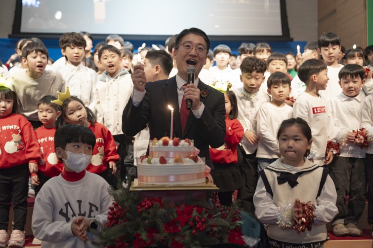 YTo1ODp7czo4OiJGaWxlTmFtZSI7czo0MDoiNGNlYTMxNmMtYWE3YS00NDk3LTg2NWUtMDczNjllYmE0ODhiLmpwZyI7czoxMjoiRmlsZURhdGVUaW1lIjtpOjE3NjY0NjQxODk7czo4OiJGaWxlU2l6ZSI7aToxNDA3NjIxO3M6ODoiRmlsZVR5cGUiO2k6MjtzOjg6Ik1pbWVUeXBlIjtzOjEwOiJpbWFnZS9qcGVnIjtzOjEzOiJTZWN0aW9uc0ZvdW5kIjtzOjMwOiJBTllfVEFHLCBJRkQwLCBUSFVNQk5BSUwsIEVYSUYiO3M6ODoiQ09NUFVURUQiO2E6OTp7czo0OiJodG1sIjtzOjI2OiJ3aWR0aD0iMTc1MiIgaGVpZ2h0PSIxMTY4IiI7czo2OiJIZWlnaHQiO2k6MTE2ODtzOjU6IldpZHRoIjtpOjE3NTI7czo3OiJJc0NvbG9yIjtpOjE7czoxNzoiQnl0ZU9yZGVyTW90b3JvbGEiO2k6MDtzOjE1OiJBcGVydHVyZUZOdW1iZXIiO3M6NToiZi8yLjgiO3M6OToiQ29weXJpZ2h0IjtzOjQ6IllBQkMiO3M6MTg6IlRodW1ibmFpbC5GaWxlVHlwZSI7aToyO3M6MTg6IlRodW1ibmFpbC5NaW1lVHlwZSI7czoxMDoiaW1hZ2UvanBlZyI7fXM6NDoiTWFrZSI7czo0OiJTT05ZIjtzOjU6Ik1vZGVsIjtzOjg6IklMQ0UtN000IjtzOjExOiJYUmVzb2x1dGlvbiI7czo1OiIyNDAvMSI7czoxMToiWVJlc29sdXRpb24iO3M6NToiMjQwLzEiO3M6MTQ6IlJlc29sdXRpb25Vbml0IjtpOjI7czo4OiJTb2Z0d2FyZSI7czo1MDoiQWRvYmUgUGhvdG9zaG9wIExpZ2h0cm9vbSBDbGFzc2ljIDE1LjEgKE1hY2ludG9zaCkiO3M6ODoiRGF0ZVRpbWUiO3M6MTk6IjIwMjU6MTI6MjMgMTI6MDI6MTkiO3M6NjoiQXJ0aXN0IjtzOjc6IllBQkNfU0ciO3M6OToiQ29weXJpZ2h0IjtzOjQ6IllBQkMiO3M6MTY6IkV4aWZfSUZEX1BvaW50ZXIiO2k6MjUyO3M6OToiVEhVTUJOQUlMIjthOjY6e3M6MTE6IkNvbXByZXNzaW9uIjtpOjY7czoxMToiWFJlc29sdXRpb24iO3M6NDoiNzIvMSI7czoxMToiWVJlc29sdXRpb24iO3M6NDoiNzIvMSI7czoxNDoiUmVzb2x1dGlvblVuaXQiO2k6MjtzOjIxOiJKUEVHSW50ZXJjaGFuZ2VGb3JtYXQiO2k6MTAzODtzOjI3OiJKUEVHSW50ZXJjaGFuZ2VGb3JtYXRMZW5ndGgiO2k6MjAwMzY7fXM6MTI6IkV4cG9zdXJlVGltZSI7czo0OiIxLzgwIjtzOjc6IkZOdW1iZXIiO3M6NToiMjgvMTAiO3M6MTU6IkV4cG9zdXJlUHJvZ3JhbSI7aToxO3M6MTU6IklTT1NwZWVkUmF0aW5ncyI7aTozMjA7czoxOToiVW5kZWZpbmVkVGFnOjB4ODgzMCI7aToyO3M6MTk6IlVuZGVmaW5lZFRhZzoweDg4MzIiO2k6MzIwO3M6MTE6IkV4aWZWZXJzaW9uIjtzOjQ6IjAyMzIiO3M6MTY6IkRhdGVUaW1lT3JpZ2luYWwiO3M6MTk6IjIwMjU6MTI6MjEgMTQ6NDA6MTIiO3M6MTc6IkRhdGVUaW1lRGlnaXRpemVkIjtzOjE5OiIyMDI1OjEyOjIxIDE0OjQwOjEyIjtzOjE5OiJVbmRlZmluZWRUYWc6MHg5MDEwIjtzOjY6IiswOTowMCI7czoxOToiVW5kZWZpbmVkVGFnOjB4OTAxMSI7czo2OiIrMDk6MDAiO3M6MTk6IlVuZGVmaW5lZFRhZzoweDkwMTIiO3M6NjoiKzA5OjAwIjtzOjE3OiJTaHV0dGVyU3BlZWRWYWx1ZSI7czoxNToiNjMyMTkyOC8xMDAwMDAwIjtzOjEzOiJBcGVydHVyZVZhbHVlIjtzOjE1OiIyOTcwODU0LzEwMDAwMDAiO3M6MTU6IkJyaWdodG5lc3NWYWx1ZSI7czo5OiIxMjg0LzI1NjAiO3M6MTc6IkV4cG9zdXJlQmlhc1ZhbHVlIjtzOjQ6IjAvMTAiO3M6MTY6Ik1heEFwZXJ0dXJlVmFsdWUiO3M6NzoiNzYwLzI1NiI7czoxMjoiTWV0ZXJpbmdNb2RlIjtpOjU7czoxMToiTGlnaHRTb3VyY2UiO2k6MDtzOjU6IkZsYXNoIjtpOjEzO3M6MTE6IkZvY2FsTGVuZ3RoIjtzOjY6IjQ1MC8xMCI7czoxODoiU3ViU2VjVGltZU9yaWdpbmFsIjtzOjM6IjY2MyI7czoxOToiU3ViU2VjVGltZURpZ2l0aXplZCI7czozOiI2NjMiO3M6MTA6IkNvbG9yU3BhY2UiO2k6NjU1MzU7czoyMToiRm9jYWxQbGFuZVhSZXNvbHV0aW9uIjtzOjE0OiI2NDQ0OTMzOS8zMjc2OCI7czoyMToiRm9jYWxQbGFuZVlSZXNvbHV0aW9uIjtzOjE0OiI2NDQ0OTMzOS8zMjc2OCI7czoyNDoiRm9jYWxQbGFuZVJlc29sdXRpb25Vbml0IjtpOjM7czoxMDoiRmlsZVNvdXJjZSI7czoxOiIDIjtzOjk6IlNjZW5lVHlwZSI7czoxOiIBIjtzOjE0OiJDdXN0b21SZW5kZXJlZCI7aTowO3M6MTI6IkV4cG9zdXJlTW9kZSI7aToxO3M6MTI6IldoaXRlQmFsYW5jZSI7aTowO3M6MTY6IkRpZ2l0YWxab29tUmF0aW8iO3M6NToiMTYvMTYiO3M6MjE6IkZvY2FsTGVuZ3RoSW4zNW1tRmlsbSI7aTo0NTtzOjE2OiJTY2VuZUNhcHR1cmVUeXBlIjtpOjA7czo4OiJDb250cmFzdCI7aTowO3M6MTA6IlNhdHVyYXRpb24iO2k6MDtzOjk6IlNoYXJwbmVzcyI7aTowO3M6MTk6IlVuZGVmaW5lZFRhZzoweEE0MzIiO2E6NDp7aTowO3M6NjoiMjQwLzEwIjtpOjE7czo2OiI3MDAvMTAiO2k6MjtzOjU6IjI4LzEwIjtpOjM7czo1OiIyOC8xMCI7fXM6MTk6IlVuZGVmaW5lZFRhZzoweEE0MzQiO3M6MjE6IkZFIDI0LTcwbW0gRjIuOCBHTSBJSSI7fQ==