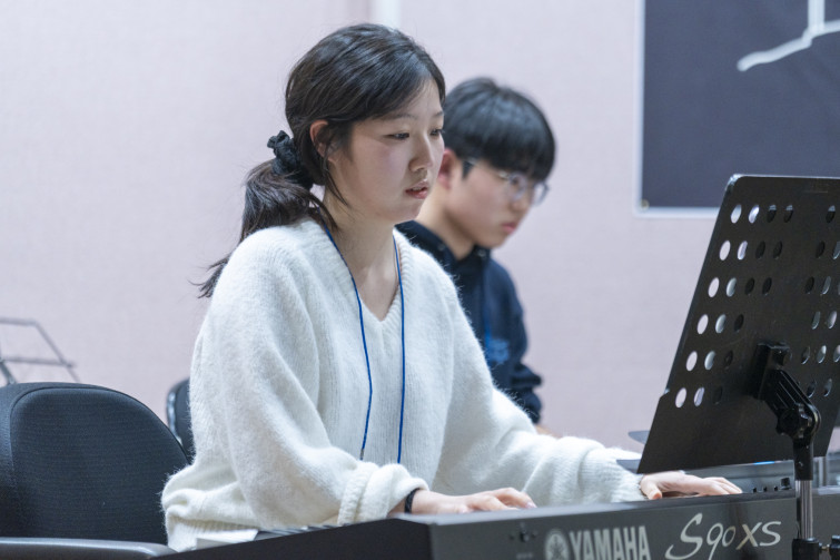 YTo1ODp7czo4OiJGaWxlTmFtZSI7czo0MDoiNTVkNjFmN2YtNTlmMS00OTAwLTg0ZjktMTdlMzUwNjY5NWM5LmpwZyI7czoxMjoiRmlsZURhdGVUaW1lIjtpOjE3NzA3MDQyMTg7czo4OiJGaWxlU2l6ZSI7aToxMjAyMzAzO3M6ODoiRmlsZVR5cGUiO2k6MjtzOjg6Ik1pbWVUeXBlIjtzOjEwOiJpbWFnZS9qcGVnIjtzOjEzOiJTZWN0aW9uc0ZvdW5kIjtzOjMwOiJBTllfVEFHLCBJRkQwLCBUSFVNQk5BSUwsIEVYSUYiO3M6ODoiQ09NUFVURUQiO2E6OTp7czo0OiJodG1sIjtzOjI2OiJ3aWR0aD0iMTc1MiIgaGVpZ2h0PSIxMTY4IiI7czo2OiJIZWlnaHQiO2k6MTE2ODtzOjU6IldpZHRoIjtpOjE3NTI7czo3OiJJc0NvbG9yIjtpOjE7czoxNzoiQnl0ZU9yZGVyTW90b3JvbGEiO2k6MDtzOjE1OiJBcGVydHVyZUZOdW1iZXIiO3M6NToiZi80LjAiO3M6OToiQ29weXJpZ2h0IjtzOjQ6IllBQkMiO3M6MTg6IlRodW1ibmFpbC5GaWxlVHlwZSI7aToyO3M6MTg6IlRodW1ibmFpbC5NaW1lVHlwZSI7czoxMDoiaW1hZ2UvanBlZyI7fXM6NDoiTWFrZSI7czo0OiJTT05ZIjtzOjU6Ik1vZGVsIjtzOjg6IklMQ0UtN000IjtzOjExOiJYUmVzb2x1dGlvbiI7czo1OiIyNDAvMSI7czoxMToiWVJlc29sdXRpb24iO3M6NToiMjQwLzEiO3M6MTQ6IlJlc29sdXRpb25Vbml0IjtpOjI7czo4OiJTb2Z0d2FyZSI7czo1MjoiQWRvYmUgUGhvdG9zaG9wIExpZ2h0cm9vbSBDbGFzc2ljIDE1LjEuMSAoTWFjaW50b3NoKSI7czo4OiJEYXRlVGltZSI7czoxOToiMjAyNjowMjoxMCAxNDo1MToyNiI7czo2OiJBcnRpc3QiO3M6NzoiWUFCQ19TRyI7czo5OiJDb3B5cmlnaHQiO3M6NDoiWUFCQyI7czoxNjoiRXhpZl9JRkRfUG9pbnRlciI7aToyNTQ7czo5OiJUSFVNQk5BSUwiO2E6Njp7czoxMToiQ29tcHJlc3Npb24iO2k6NjtzOjExOiJYUmVzb2x1dGlvbiI7czo0OiI3Mi8xIjtzOjExOiJZUmVzb2x1dGlvbiI7czo0OiI3Mi8xIjtzOjE0OiJSZXNvbHV0aW9uVW5pdCI7aToyO3M6MjE6IkpQRUdJbnRlcmNoYW5nZUZvcm1hdCI7aToxMDQwO3M6Mjc6IkpQRUdJbnRlcmNoYW5nZUZvcm1hdExlbmd0aCI7aToxMTM0MDt9czoxMjoiRXhwb3N1cmVUaW1lIjtzOjQ6IjEvNjAiO3M6NzoiRk51bWJlciI7czozOiI0LzEiO3M6MTU6IkV4cG9zdXJlUHJvZ3JhbSI7aToxO3M6MTU6IklTT1NwZWVkUmF0aW5ncyI7aToxNjAwO3M6MTk6IlVuZGVmaW5lZFRhZzoweDg4MzAiO2k6MjtzOjE5OiJVbmRlZmluZWRUYWc6MHg4ODMyIjtpOjE2MDA7czoxMToiRXhpZlZlcnNpb24iO3M6NDoiMDIzMiI7czoxNjoiRGF0ZVRpbWVPcmlnaW5hbCI7czoxOToiMjAyNjowMjowNyAxOTo1OTo1NCI7czoxNzoiRGF0ZVRpbWVEaWdpdGl6ZWQiO3M6MTk6IjIwMjY6MDI6MDcgMTk6NTk6NTQiO3M6MTk6IlVuZGVmaW5lZFRhZzoweDkwMTAiO3M6NjoiKzA5OjAwIjtzOjE5OiJVbmRlZmluZWRUYWc6MHg5MDExIjtzOjY6IiswOTowMCI7czoxOToiVW5kZWZpbmVkVGFnOjB4OTAxMiI7czo2OiIrMDk6MDAiO3M6MTc6IlNodXR0ZXJTcGVlZFZhbHVlIjtzOjE1OiI1OTA2ODkxLzEwMDAwMDAiO3M6MTM6IkFwZXJ0dXJlVmFsdWUiO3M6MzoiNC8xIjtzOjE1OiJCcmlnaHRuZXNzVmFsdWUiO3M6ODoiMzU0LzI1NjAiO3M6MTc6IkV4cG9zdXJlQmlhc1ZhbHVlIjtzOjQ6IjAvMTAiO3M6MTY6Ik1heEFwZXJ0dXJlVmFsdWUiO3M6ODoiMTAyNC8yNTYiO3M6MTI6Ik1ldGVyaW5nTW9kZSI7aTo1O3M6MTE6IkxpZ2h0U291cmNlIjtpOjA7czo1OiJGbGFzaCI7aToxNjtzOjExOiJGb2NhbExlbmd0aCI7czo3OiIxNTgwLzEwIjtzOjE4OiJTdWJTZWNUaW1lT3JpZ2luYWwiO3M6MzoiNDg3IjtzOjE5OiJTdWJTZWNUaW1lRGlnaXRpemVkIjtzOjM6IjQ4NyI7czoxMDoiQ29sb3JTcGFjZSI7aTo2NTUzNTtzOjIxOiJGb2NhbFBsYW5lWFJlc29sdXRpb24iO3M6MTQ6IjY0NDQ5MzM5LzMyNzY4IjtzOjIxOiJGb2NhbFBsYW5lWVJlc29sdXRpb24iO3M6MTQ6IjY0NDQ5MzM5LzMyNzY4IjtzOjI0OiJGb2NhbFBsYW5lUmVzb2x1dGlvblVuaXQiO2k6MztzOjEwOiJGaWxlU291cmNlIjtzOjE6IgMiO3M6OToiU2NlbmVUeXBlIjtzOjE6IgEiO3M6MTQ6IkN1c3RvbVJlbmRlcmVkIjtpOjA7czoxMjoiRXhwb3N1cmVNb2RlIjtpOjE7czoxMjoiV2hpdGVCYWxhbmNlIjtpOjA7czoxNjoiRGlnaXRhbFpvb21SYXRpbyI7czo1OiIxNi8xNiI7czoyMToiRm9jYWxMZW5ndGhJbjM1bW1GaWxtIjtpOjE1ODtzOjE2OiJTY2VuZUNhcHR1cmVUeXBlIjtpOjA7czo4OiJDb250cmFzdCI7aToxO3M6MTA6IlNhdHVyYXRpb24iO2k6MTtzOjk6IlNoYXJwbmVzcyI7aTowO3M6MTk6IlVuZGVmaW5lZFRhZzoweEE0MzIiO2E6NDp7aTowO3M6NjoiNzAwLzEwIjtpOjE7czo3OiIyMDAwLzEwIjtpOjI7czo1OiI0MC8xMCI7aTozO3M6NToiNDAvMTAiO31zOjE5OiJVbmRlZmluZWRUYWc6MHhBNDM0IjtzOjIwOiJGRSA3MC0yMDBtbSBGNCBHIE9TUyI7fQ==