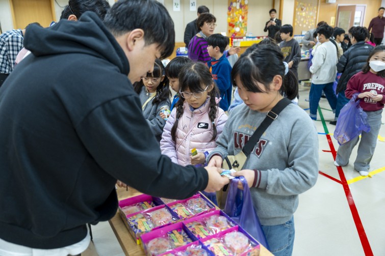 YTo1ODp7czo4OiJGaWxlTmFtZSI7czo0MDoiNjdjNmMwYjYtN2MzNi00NmUwLWE3YTItNjZjZTRhNjliMDhjLmpwZyI7czoxMjoiRmlsZURhdGVUaW1lIjtpOjE3NjQzMTgxMDU7czo4OiJGaWxlU2l6ZSI7aToxNDAwOTUxO3M6ODoiRmlsZVR5cGUiO2k6MjtzOjg6Ik1pbWVUeXBlIjtzOjEwOiJpbWFnZS9qcGVnIjtzOjEzOiJTZWN0aW9uc0ZvdW5kIjtzOjMwOiJBTllfVEFHLCBJRkQwLCBUSFVNQk5BSUwsIEVYSUYiO3M6ODoiQ09NUFVURUQiO2E6OTp7czo0OiJodG1sIjtzOjI2OiJ3aWR0aD0iMTc1MiIgaGVpZ2h0PSIxMTY4IiI7czo2OiJIZWlnaHQiO2k6MTE2ODtzOjU6IldpZHRoIjtpOjE3NTI7czo3OiJJc0NvbG9yIjtpOjE7czoxNzoiQnl0ZU9yZGVyTW90b3JvbGEiO2k6MDtzOjE1OiJBcGVydHVyZUZOdW1iZXIiO3M6NToiZi8zLjIiO3M6OToiQ29weXJpZ2h0IjtzOjQ6IllBQkMiO3M6MTg6IlRodW1ibmFpbC5GaWxlVHlwZSI7aToyO3M6MTg6IlRodW1ibmFpbC5NaW1lVHlwZSI7czoxMDoiaW1hZ2UvanBlZyI7fXM6NDoiTWFrZSI7czo0OiJTT05ZIjtzOjU6Ik1vZGVsIjtzOjg6IklMQ0UtN000IjtzOjExOiJYUmVzb2x1dGlvbiI7czo1OiIyNDAvMSI7czoxMToiWVJlc29sdXRpb24iO3M6NToiMjQwLzEiO3M6MTQ6IlJlc29sdXRpb25Vbml0IjtpOjI7czo4OiJTb2Z0d2FyZSI7czo1MjoiQWRvYmUgUGhvdG9zaG9wIExpZ2h0cm9vbSBDbGFzc2ljIDE1LjAuMSAoTWFjaW50b3NoKSI7czo4OiJEYXRlVGltZSI7czoxOToiMjAyNToxMToyOCAxNzoxNTo1NCI7czo2OiJBcnRpc3QiO3M6NzoiWUFCQ19TRyI7czo5OiJDb3B5cmlnaHQiO3M6NDoiWUFCQyI7czoxNjoiRXhpZl9JRkRfUG9pbnRlciI7aToyNTQ7czo5OiJUSFVNQk5BSUwiO2E6Njp7czoxMToiQ29tcHJlc3Npb24iO2k6NjtzOjExOiJYUmVzb2x1dGlvbiI7czo0OiI3Mi8xIjtzOjExOiJZUmVzb2x1dGlvbiI7czo0OiI3Mi8xIjtzOjE0OiJSZXNvbHV0aW9uVW5pdCI7aToyO3M6MjE6IkpQRUdJbnRlcmNoYW5nZUZvcm1hdCI7aToxMDQwO3M6Mjc6IkpQRUdJbnRlcmNoYW5nZUZvcm1hdExlbmd0aCI7aToxOTY3ODt9czoxMjoiRXhwb3N1cmVUaW1lIjtzOjU6IjEvMTI1IjtzOjc6IkZOdW1iZXIiO3M6NToiMzIvMTAiO3M6MTU6IkV4cG9zdXJlUHJvZ3JhbSI7aToxO3M6MTU6IklTT1NwZWVkUmF0aW5ncyI7aTo2NDA7czoxOToiVW5kZWZpbmVkVGFnOjB4ODgzMCI7aToyO3M6MTk6IlVuZGVmaW5lZFRhZzoweDg4MzIiO2k6NjQwO3M6MTE6IkV4aWZWZXJzaW9uIjtzOjQ6IjAyMzIiO3M6MTY6IkRhdGVUaW1lT3JpZ2luYWwiO3M6MTk6IjIwMjU6MTE6MjMgMTI6Mjk6MzAiO3M6MTc6IkRhdGVUaW1lRGlnaXRpemVkIjtzOjE5OiIyMDI1OjExOjIzIDEyOjI5OjMwIjtzOjE5OiJVbmRlZmluZWRUYWc6MHg5MDEwIjtzOjY6IiswOTowMCI7czoxOToiVW5kZWZpbmVkVGFnOjB4OTAxMSI7czo2OiIrMDk6MDAiO3M6MTk6IlVuZGVmaW5lZFRhZzoweDkwMTIiO3M6NjoiKzA5OjAwIjtzOjE3OiJTaHV0dGVyU3BlZWRWYWx1ZSI7czoxNToiNjk2NTc4NC8xMDAwMDAwIjtzOjEzOiJBcGVydHVyZVZhbHVlIjtzOjE1OiIzMzU2MTQ0LzEwMDAwMDAiO3M6MTU6IkJyaWdodG5lc3NWYWx1ZSI7czo5OiI1Mjk0LzI1NjAiO3M6MTc6IkV4cG9zdXJlQmlhc1ZhbHVlIjtzOjQ6IjAvMTAiO3M6MTY6Ik1heEFwZXJ0dXJlVmFsdWUiO3M6NzoiNzYwLzI1NiI7czoxMjoiTWV0ZXJpbmdNb2RlIjtpOjU7czoxMToiTGlnaHRTb3VyY2UiO2k6MDtzOjU6IkZsYXNoIjtpOjE2O3M6MTE6IkZvY2FsTGVuZ3RoIjtzOjY6IjI5MC8xMCI7czoxODoiU3ViU2VjVGltZU9yaWdpbmFsIjtzOjM6IjU3NSI7czoxOToiU3ViU2VjVGltZURpZ2l0aXplZCI7czozOiI1NzUiO3M6MTA6IkNvbG9yU3BhY2UiO2k6NjU1MzU7czoyMToiRm9jYWxQbGFuZVhSZXNvbHV0aW9uIjtzOjE0OiI2NDQ0OTMzOS8zMjc2OCI7czoyMToiRm9jYWxQbGFuZVlSZXNvbHV0aW9uIjtzOjE0OiI2NDQ0OTMzOS8zMjc2OCI7czoyNDoiRm9jYWxQbGFuZVJlc29sdXRpb25Vbml0IjtpOjM7czoxMDoiRmlsZVNvdXJjZSI7czoxOiIDIjtzOjk6IlNjZW5lVHlwZSI7czoxOiIBIjtzOjE0OiJDdXN0b21SZW5kZXJlZCI7aTowO3M6MTI6IkV4cG9zdXJlTW9kZSI7aToxO3M6MTI6IldoaXRlQmFsYW5jZSI7aToxO3M6MTY6IkRpZ2l0YWxab29tUmF0aW8iO3M6NToiMTYvMTYiO3M6MjE6IkZvY2FsTGVuZ3RoSW4zNW1tRmlsbSI7aToyOTtzOjE2OiJTY2VuZUNhcHR1cmVUeXBlIjtpOjA7czo4OiJDb250cmFzdCI7aTowO3M6MTA6IlNhdHVyYXRpb24iO2k6MDtzOjk6IlNoYXJwbmVzcyI7aTowO3M6MTk6IlVuZGVmaW5lZFRhZzoweEE0MzIiO2E6NDp7aTowO3M6NjoiMjQwLzEwIjtpOjE7czo2OiI3MDAvMTAiO2k6MjtzOjU6IjI4LzEwIjtpOjM7czo1OiIyOC8xMCI7fXM6MTk6IlVuZGVmaW5lZFRhZzoweEE0MzQiO3M6MjE6IkZFIDI0LTcwbW0gRjIuOCBHTSBJSSI7fQ==