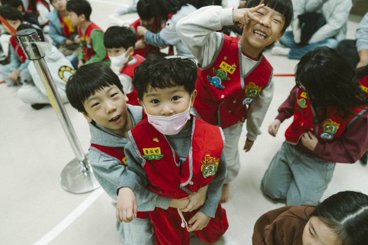 YTo1ODp7czo4OiJGaWxlTmFtZSI7czo0MDoiNmI5YjY1NzQtYjMzOC00ZjViLWI2ZTItNDlhNjNjMDg5ODNmLmpwZyI7czoxMjoiRmlsZURhdGVUaW1lIjtpOjE3NjUwNzg4MDg7czo4OiJGaWxlU2l6ZSI7aToxNDcwNDU2O3M6ODoiRmlsZVR5cGUiO2k6MjtzOjg6Ik1pbWVUeXBlIjtzOjEwOiJpbWFnZS9qcGVnIjtzOjEzOiJTZWN0aW9uc0ZvdW5kIjtzOjMwOiJBTllfVEFHLCBJRkQwLCBUSFVNQk5BSUwsIEVYSUYiO3M6ODoiQ09NUFVURUQiO2E6OTp7czo0OiJodG1sIjtzOjI2OiJ3aWR0aD0iMTc1MiIgaGVpZ2h0PSIxMTY4IiI7czo2OiJIZWlnaHQiO2k6MTE2ODtzOjU6IldpZHRoIjtpOjE3NTI7czo3OiJJc0NvbG9yIjtpOjE7czoxNzoiQnl0ZU9yZGVyTW90b3JvbGEiO2k6MDtzOjE1OiJBcGVydHVyZUZOdW1iZXIiO3M6NToiZi8yLjgiO3M6OToiQ29weXJpZ2h0IjtzOjQ6IllBQkMiO3M6MTg6IlRodW1ibmFpbC5GaWxlVHlwZSI7aToyO3M6MTg6IlRodW1ibmFpbC5NaW1lVHlwZSI7czoxMDoiaW1hZ2UvanBlZyI7fXM6NDoiTWFrZSI7czo0OiJTT05ZIjtzOjU6Ik1vZGVsIjtzOjg6IklMQ0UtN000IjtzOjExOiJYUmVzb2x1dGlvbiI7czo1OiIyNDAvMSI7czoxMToiWVJlc29sdXRpb24iO3M6NToiMjQwLzEiO3M6MTQ6IlJlc29sdXRpb25Vbml0IjtpOjI7czo4OiJTb2Z0d2FyZSI7czo1MjoiQWRvYmUgUGhvdG9zaG9wIExpZ2h0cm9vbSBDbGFzc2ljIDE1LjAuMSAoTWFjaW50b3NoKSI7czo4OiJEYXRlVGltZSI7czoxOToiMjAyNToxMjowNyAxMjozNjowOSI7czo2OiJBcnRpc3QiO3M6NzoiWUFCQ19TRyI7czo5OiJDb3B5cmlnaHQiO3M6NDoiWUFCQyI7czoxNjoiRXhpZl9JRkRfUG9pbnRlciI7aToyNTQ7czo5OiJUSFVNQk5BSUwiO2E6Njp7czoxMToiQ29tcHJlc3Npb24iO2k6NjtzOjExOiJYUmVzb2x1dGlvbiI7czo0OiI3Mi8xIjtzOjExOiJZUmVzb2x1dGlvbiI7czo0OiI3Mi8xIjtzOjE0OiJSZXNvbHV0aW9uVW5pdCI7aToyO3M6MjE6IkpQRUdJbnRlcmNoYW5nZUZvcm1hdCI7aToxMDQwO3M6Mjc6IkpQRUdJbnRlcmNoYW5nZUZvcm1hdExlbmd0aCI7aToxODc2MDt9czoxMjoiRXhwb3N1cmVUaW1lIjtzOjU6IjEvMjUwIjtzOjc6IkZOdW1iZXIiO3M6NToiMjgvMTAiO3M6MTU6IkV4cG9zdXJlUHJvZ3JhbSI7aToxO3M6MTU6IklTT1NwZWVkUmF0aW5ncyI7aTo1MDA7czoxOToiVW5kZWZpbmVkVGFnOjB4ODgzMCI7aToyO3M6MTk6IlVuZGVmaW5lZFRhZzoweDg4MzIiO2k6NTAwO3M6MTE6IkV4aWZWZXJzaW9uIjtzOjQ6IjAyMzIiO3M6MTY6IkRhdGVUaW1lT3JpZ2luYWwiO3M6MTk6IjIwMjU6MTI6MDYgMTA6MDg6MTgiO3M6MTc6IkRhdGVUaW1lRGlnaXRpemVkIjtzOjE5OiIyMDI1OjEyOjA2IDEwOjA4OjE4IjtzOjE5OiJVbmRlZmluZWRUYWc6MHg5MDEwIjtzOjY6IiswOTowMCI7czoxOToiVW5kZWZpbmVkVGFnOjB4OTAxMSI7czo2OiIrMDk6MDAiO3M6MTk6IlVuZGVmaW5lZFRhZzoweDkwMTIiO3M6NjoiKzA5OjAwIjtzOjE3OiJTaHV0dGVyU3BlZWRWYWx1ZSI7czoxNToiNzk2NTc4NC8xMDAwMDAwIjtzOjEzOiJBcGVydHVyZVZhbHVlIjtzOjE1OiIyOTcwODU0LzEwMDAwMDAiO3M6MTU6IkJyaWdodG5lc3NWYWx1ZSI7czo5OiI3MDg0LzI1NjAiO3M6MTc6IkV4cG9zdXJlQmlhc1ZhbHVlIjtzOjQ6IjAvMTAiO3M6MTY6Ik1heEFwZXJ0dXJlVmFsdWUiO3M6NzoiNzYwLzI1NiI7czoxMjoiTWV0ZXJpbmdNb2RlIjtpOjU7czoxMToiTGlnaHRTb3VyY2UiO2k6MDtzOjU6IkZsYXNoIjtpOjE1O3M6MTE6IkZvY2FsTGVuZ3RoIjtzOjY6IjI0MC8xMCI7czoxODoiU3ViU2VjVGltZU9yaWdpbmFsIjtzOjM6IjIxOCI7czoxOToiU3ViU2VjVGltZURpZ2l0aXplZCI7czozOiIyMTgiO3M6MTA6IkNvbG9yU3BhY2UiO2k6NjU1MzU7czoyMToiRm9jYWxQbGFuZVhSZXNvbHV0aW9uIjtzOjE0OiI2NDQ0OTMzOS8zMjc2OCI7czoyMToiRm9jYWxQbGFuZVlSZXNvbHV0aW9uIjtzOjE0OiI2NDQ0OTMzOS8zMjc2OCI7czoyNDoiRm9jYWxQbGFuZVJlc29sdXRpb25Vbml0IjtpOjM7czoxMDoiRmlsZVNvdXJjZSI7czoxOiIDIjtzOjk6IlNjZW5lVHlwZSI7czoxOiIBIjtzOjE0OiJDdXN0b21SZW5kZXJlZCI7aTowO3M6MTI6IkV4cG9zdXJlTW9kZSI7aToxO3M6MTI6IldoaXRlQmFsYW5jZSI7aToxO3M6MTY6IkRpZ2l0YWxab29tUmF0aW8iO3M6NToiMTYvMTYiO3M6MjE6IkZvY2FsTGVuZ3RoSW4zNW1tRmlsbSI7aToyNDtzOjE2OiJTY2VuZUNhcHR1cmVUeXBlIjtpOjA7czo4OiJDb250cmFzdCI7aTowO3M6MTA6IlNhdHVyYXRpb24iO2k6MDtzOjk6IlNoYXJwbmVzcyI7aTowO3M6MTk6IlVuZGVmaW5lZFRhZzoweEE0MzIiO2E6NDp7aTowO3M6NjoiMjQwLzEwIjtpOjE7czo2OiI3MDAvMTAiO2k6MjtzOjU6IjI4LzEwIjtpOjM7czo1OiIyOC8xMCI7fXM6MTk6IlVuZGVmaW5lZFRhZzoweEE0MzQiO3M6MjE6IkZFIDI0LTcwbW0gRjIuOCBHTSBJSSI7fQ==