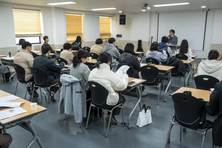 YTo1ODp7czo4OiJGaWxlTmFtZSI7czo0MDoiYTIxNmNjMmQtNmVkZi00ZTg5LTljYzMtNjFkMjZmM2NiZjdhLmpwZyI7czoxMjoiRmlsZURhdGVUaW1lIjtpOjE3NzAxNjc4MDE7czo4OiJGaWxlU2l6ZSI7aToxMjcwNjg4O3M6ODoiRmlsZVR5cGUiO2k6MjtzOjg6Ik1pbWVUeXBlIjtzOjEwOiJpbWFnZS9qcGVnIjtzOjEzOiJTZWN0aW9uc0ZvdW5kIjtzOjMwOiJBTllfVEFHLCBJRkQwLCBUSFVNQk5BSUwsIEVYSUYiO3M6ODoiQ09NUFVURUQiO2E6OTp7czo0OiJodG1sIjtzOjI2OiJ3aWR0aD0iMTc1MiIgaGVpZ2h0PSIxMTY4IiI7czo2OiJIZWlnaHQiO2k6MTE2ODtzOjU6IldpZHRoIjtpOjE3NTI7czo3OiJJc0NvbG9yIjtpOjE7czoxNzoiQnl0ZU9yZGVyTW90b3JvbGEiO2k6MDtzOjE1OiJBcGVydHVyZUZOdW1iZXIiO3M6NToiZi8zLjIiO3M6OToiQ29weXJpZ2h0IjtzOjQ6IllBQkMiO3M6MTg6IlRodW1ibmFpbC5GaWxlVHlwZSI7aToyO3M6MTg6IlRodW1ibmFpbC5NaW1lVHlwZSI7czoxMDoiaW1hZ2UvanBlZyI7fXM6NDoiTWFrZSI7czo0OiJTT05ZIjtzOjU6Ik1vZGVsIjtzOjg6IklMQ0UtN000IjtzOjExOiJYUmVzb2x1dGlvbiI7czo1OiIyNDAvMSI7czoxMToiWVJlc29sdXRpb24iO3M6NToiMjQwLzEiO3M6MTQ6IlJlc29sdXRpb25Vbml0IjtpOjI7czo4OiJTb2Z0d2FyZSI7czo1MjoiQWRvYmUgUGhvdG9zaG9wIExpZ2h0cm9vbSBDbGFzc2ljIDE1LjEuMSAoTWFjaW50b3NoKSI7czo4OiJEYXRlVGltZSI7czoxOToiMjAyNjowMjowMyAxMDowMTozMSI7czo2OiJBcnRpc3QiO3M6NzoiWUFCQ19TRyI7czo5OiJDb3B5cmlnaHQiO3M6NDoiWUFCQyI7czoxNjoiRXhpZl9JRkRfUG9pbnRlciI7aToyNTQ7czo5OiJUSFVNQk5BSUwiO2E6Njp7czoxMToiQ29tcHJlc3Npb24iO2k6NjtzOjExOiJYUmVzb2x1dGlvbiI7czo0OiI3Mi8xIjtzOjExOiJZUmVzb2x1dGlvbiI7czo0OiI3Mi8xIjtzOjE0OiJSZXNvbHV0aW9uVW5pdCI7aToyO3M6MjE6IkpQRUdJbnRlcmNoYW5nZUZvcm1hdCI7aToxMDQwO3M6Mjc6IkpQRUdJbnRlcmNoYW5nZUZvcm1hdExlbmd0aCI7aToxNjM0OTt9czoxMjoiRXhwb3N1cmVUaW1lIjtzOjQ6IjEvNjAiO3M6NzoiRk51bWJlciI7czo1OiIzMi8xMCI7czoxNToiRXhwb3N1cmVQcm9ncmFtIjtpOjE7czoxNToiSVNPU3BlZWRSYXRpbmdzIjtpOjE2MDtzOjE5OiJVbmRlZmluZWRUYWc6MHg4ODMwIjtpOjI7czoxOToiVW5kZWZpbmVkVGFnOjB4ODgzMiI7aToxNjA7czoxMToiRXhpZlZlcnNpb24iO3M6NDoiMDIzMiI7czoxNjoiRGF0ZVRpbWVPcmlnaW5hbCI7czoxOToiMjAyNjowMToxNyAxMDowNTo1MCI7czoxNzoiRGF0ZVRpbWVEaWdpdGl6ZWQiO3M6MTk6IjIwMjY6MDE6MTcgMTA6MDU6NTAiO3M6MTk6IlVuZGVmaW5lZFRhZzoweDkwMTAiO3M6NjoiKzA5OjAwIjtzOjE5OiJVbmRlZmluZWRUYWc6MHg5MDExIjtzOjY6IiswOTowMCI7czoxOToiVW5kZWZpbmVkVGFnOjB4OTAxMiI7czo2OiIrMDk6MDAiO3M6MTc6IlNodXR0ZXJTcGVlZFZhbHVlIjtzOjE1OiI1OTA2ODkxLzEwMDAwMDAiO3M6MTM6IkFwZXJ0dXJlVmFsdWUiO3M6MTU6IjMzNTYxNDQvMTAwMDAwMCI7czoxNToiQnJpZ2h0bmVzc1ZhbHVlIjtzOjk6IjgwODQvMjU2MCI7czoxNzoiRXhwb3N1cmVCaWFzVmFsdWUiO3M6NDoiMC8xMCI7czoxNjoiTWF4QXBlcnR1cmVWYWx1ZSI7czo3OiI3NjAvMjU2IjtzOjEyOiJNZXRlcmluZ01vZGUiO2k6NTtzOjExOiJMaWdodFNvdXJjZSI7aToyNTU7czo1OiJGbGFzaCI7aToxNjtzOjExOiJGb2NhbExlbmd0aCI7czo2OiIzMzAvMTAiO3M6MTg6IlN1YlNlY1RpbWVPcmlnaW5hbCI7czozOiI2NzMiO3M6MTk6IlN1YlNlY1RpbWVEaWdpdGl6ZWQiO3M6MzoiNjczIjtzOjEwOiJDb2xvclNwYWNlIjtpOjY1NTM1O3M6MjE6IkZvY2FsUGxhbmVYUmVzb2x1dGlvbiI7czoxNDoiNjQ0NDkzMzkvMzI3NjgiO3M6MjE6IkZvY2FsUGxhbmVZUmVzb2x1dGlvbiI7czoxNDoiNjQ0NDkzMzkvMzI3NjgiO3M6MjQ6IkZvY2FsUGxhbmVSZXNvbHV0aW9uVW5pdCI7aTozO3M6MTA6IkZpbGVTb3VyY2UiO3M6MToiAyI7czo5OiJTY2VuZVR5cGUiO3M6MToiASI7czoxNDoiQ3VzdG9tUmVuZGVyZWQiO2k6MDtzOjEyOiJFeHBvc3VyZU1vZGUiO2k6MTtzOjEyOiJXaGl0ZUJhbGFuY2UiO2k6MTtzOjE2OiJEaWdpdGFsWm9vbVJhdGlvIjtzOjU6IjE2LzE2IjtzOjIxOiJGb2NhbExlbmd0aEluMzVtbUZpbG0iO2k6MzM7czoxNjoiU2NlbmVDYXB0dXJlVHlwZSI7aTowO3M6ODoiQ29udHJhc3QiO2k6MTtzOjEwOiJTYXR1cmF0aW9uIjtpOjE7czo5OiJTaGFycG5lc3MiO2k6MDtzOjE5OiJVbmRlZmluZWRUYWc6MHhBNDMyIjthOjQ6e2k6MDtzOjY6IjI0MC8xMCI7aToxO3M6NjoiNzAwLzEwIjtpOjI7czo1OiIyOC8xMCI7aTozO3M6NToiMjgvMTAiO31zOjE5OiJVbmRlZmluZWRUYWc6MHhBNDM0IjtzOjIxOiJGRSAyNC03MG1tIEYyLjggR00gSUkiO30=