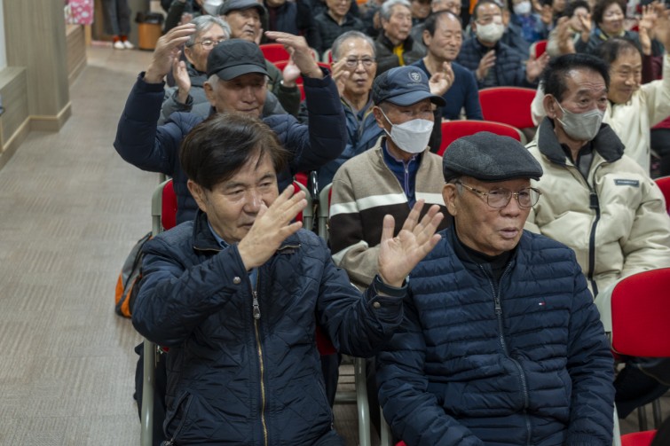 YTo1ODp7czo4OiJGaWxlTmFtZSI7czo0MDoiYTRiNGY2MjctNTAwZi00NjBjLWFjMDItYTA5MTUzYmIzOTU1LmpwZyI7czoxMjoiRmlsZURhdGVUaW1lIjtpOjE3NjQzMTg1Njg7czo4OiJGaWxlU2l6ZSI7aToxMzM2NjA1O3M6ODoiRmlsZVR5cGUiO2k6MjtzOjg6Ik1pbWVUeXBlIjtzOjEwOiJpbWFnZS9qcGVnIjtzOjEzOiJTZWN0aW9uc0ZvdW5kIjtzOjMwOiJBTllfVEFHLCBJRkQwLCBUSFVNQk5BSUwsIEVYSUYiO3M6ODoiQ09NUFVURUQiO2E6OTp7czo0OiJodG1sIjtzOjI2OiJ3aWR0aD0iMTc0MyIgaGVpZ2h0PSIxMTYyIiI7czo2OiJIZWlnaHQiO2k6MTE2MjtzOjU6IldpZHRoIjtpOjE3NDM7czo3OiJJc0NvbG9yIjtpOjE7czoxNzoiQnl0ZU9yZGVyTW90b3JvbGEiO2k6MDtzOjE1OiJBcGVydHVyZUZOdW1iZXIiO3M6NToiZi80LjAiO3M6OToiQ29weXJpZ2h0IjtzOjQ6IllBQkMiO3M6MTg6IlRodW1ibmFpbC5GaWxlVHlwZSI7aToyO3M6MTg6IlRodW1ibmFpbC5NaW1lVHlwZSI7czoxMDoiaW1hZ2UvanBlZyI7fXM6NDoiTWFrZSI7czo0OiJTT05ZIjtzOjU6Ik1vZGVsIjtzOjg6IklMQ0UtN000IjtzOjExOiJYUmVzb2x1dGlvbiI7czo1OiIyNDAvMSI7czoxMToiWVJlc29sdXRpb24iO3M6NToiMjQwLzEiO3M6MTQ6IlJlc29sdXRpb25Vbml0IjtpOjI7czo4OiJTb2Z0d2FyZSI7czo1MjoiQWRvYmUgUGhvdG9zaG9wIExpZ2h0cm9vbSBDbGFzc2ljIDE1LjAuMSAoTWFjaW50b3NoKSI7czo4OiJEYXRlVGltZSI7czoxOToiMjAyNToxMToyOCAxNzowMjowOCI7czo2OiJBcnRpc3QiO3M6NzoiWUFCQ19TRyI7czo5OiJDb3B5cmlnaHQiO3M6NDoiWUFCQyI7czoxNjoiRXhpZl9JRkRfUG9pbnRlciI7aToyNTQ7czo5OiJUSFVNQk5BSUwiO2E6Njp7czoxMToiQ29tcHJlc3Npb24iO2k6NjtzOjExOiJYUmVzb2x1dGlvbiI7czo0OiI3Mi8xIjtzOjExOiJZUmVzb2x1dGlvbiI7czo0OiI3Mi8xIjtzOjE0OiJSZXNvbHV0aW9uVW5pdCI7aToyO3M6MjE6IkpQRUdJbnRlcmNoYW5nZUZvcm1hdCI7aToxMDQwO3M6Mjc6IkpQRUdJbnRlcmNoYW5nZUZvcm1hdExlbmd0aCI7aToxNzA4Mzt9czoxMjoiRXhwb3N1cmVUaW1lIjtzOjU6IjEvMTAwIjtzOjc6IkZOdW1iZXIiO3M6MzoiNC8xIjtzOjE1OiJFeHBvc3VyZVByb2dyYW0iO2k6MTtzOjE1OiJJU09TcGVlZFJhdGluZ3MiO2k6NTAwO3M6MTk6IlVuZGVmaW5lZFRhZzoweDg4MzAiO2k6MjtzOjE5OiJVbmRlZmluZWRUYWc6MHg4ODMyIjtpOjUwMDtzOjExOiJFeGlmVmVyc2lvbiI7czo0OiIwMjMyIjtzOjE2OiJEYXRlVGltZU9yaWdpbmFsIjtzOjE5OiIyMDI1OjExOjI4IDEwOjQ0OjIwIjtzOjE3OiJEYXRlVGltZURpZ2l0aXplZCI7czoxOToiMjAyNToxMToyOCAxMDo0NDoyMCI7czoxOToiVW5kZWZpbmVkVGFnOjB4OTAxMCI7czo2OiIrMDk6MDAiO3M6MTk6IlVuZGVmaW5lZFRhZzoweDkwMTEiO3M6NjoiKzA5OjAwIjtzOjE5OiJVbmRlZmluZWRUYWc6MHg5MDEyIjtzOjY6IiswOTowMCI7czoxNzoiU2h1dHRlclNwZWVkVmFsdWUiO3M6MTU6IjY2NDM4NTYvMTAwMDAwMCI7czoxMzoiQXBlcnR1cmVWYWx1ZSI7czozOiI0LzEiO3M6MTU6IkJyaWdodG5lc3NWYWx1ZSI7czo5OiIzMjM0LzI1NjAiO3M6MTc6IkV4cG9zdXJlQmlhc1ZhbHVlIjtzOjQ6IjAvMTAiO3M6MTY6Ik1heEFwZXJ0dXJlVmFsdWUiO3M6ODoiMTAyNC8yNTYiO3M6MTI6Ik1ldGVyaW5nTW9kZSI7aTo1O3M6MTE6IkxpZ2h0U291cmNlIjtpOjA7czo1OiJGbGFzaCI7aToxNjtzOjExOiJGb2NhbExlbmd0aCI7czo2OiI0NjAvMTAiO3M6MTg6IlN1YlNlY1RpbWVPcmlnaW5hbCI7czozOiI4NTAiO3M6MTk6IlN1YlNlY1RpbWVEaWdpdGl6ZWQiO3M6MzoiODUwIjtzOjEwOiJDb2xvclNwYWNlIjtpOjY1NTM1O3M6MjE6IkZvY2FsUGxhbmVYUmVzb2x1dGlvbiI7czoxNDoiNjQ0NDkzMzkvMzI3NjgiO3M6MjE6IkZvY2FsUGxhbmVZUmVzb2x1dGlvbiI7czoxNDoiNjQ0NDkzMzkvMzI3NjgiO3M6MjQ6IkZvY2FsUGxhbmVSZXNvbHV0aW9uVW5pdCI7aTozO3M6MTA6IkZpbGVTb3VyY2UiO3M6MToiAyI7czo5OiJTY2VuZVR5cGUiO3M6MToiASI7czoxNDoiQ3VzdG9tUmVuZGVyZWQiO2k6MDtzOjEyOiJFeHBvc3VyZU1vZGUiO2k6MTtzOjEyOiJXaGl0ZUJhbGFuY2UiO2k6MTtzOjE2OiJEaWdpdGFsWm9vbVJhdGlvIjtzOjU6IjE2LzE2IjtzOjIxOiJGb2NhbExlbmd0aEluMzVtbUZpbG0iO2k6NDY7czoxNjoiU2NlbmVDYXB0dXJlVHlwZSI7aTowO3M6ODoiQ29udHJhc3QiO2k6MDtzOjEwOiJTYXR1cmF0aW9uIjtpOjA7czo5OiJTaGFycG5lc3MiO2k6MDtzOjE5OiJVbmRlZmluZWRUYWc6MHhBNDMyIjthOjQ6e2k6MDtzOjY6IjI0MC8xMCI7aToxO3M6NzoiMTA1MC8xMCI7aToyO3M6NToiNDAvMTAiO2k6MztzOjU6IjQwLzEwIjt9czoxOToiVW5kZWZpbmVkVGFnOjB4QTQzNCI7czoyMDoiRkUgMjQtMTA1bW0gRjQgRyBPU1MiO30=