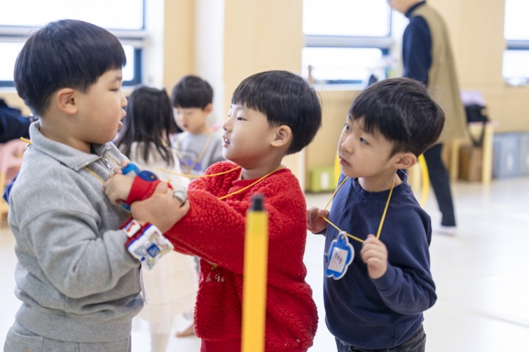 YTo1ODp7czo4OiJGaWxlTmFtZSI7czo0MDoiYzk5OWNiOTQtNzUzNi00N2JiLTgzMzAtYjdjNzU3MzIxY2M5LmpwZyI7czoxMjoiRmlsZURhdGVUaW1lIjtpOjE3Njc2NjY1ODc7czo4OiJGaWxlU2l6ZSI7aTo5ODU1NzU7czo4OiJGaWxlVHlwZSI7aToyO3M6ODoiTWltZVR5cGUiO3M6MTA6ImltYWdlL2pwZWciO3M6MTM6IlNlY3Rpb25zRm91bmQiO3M6MzA6IkFOWV9UQUcsIElGRDAsIFRIVU1CTkFJTCwgRVhJRiI7czo4OiJDT01QVVRFRCI7YTo5OntzOjQ6Imh0bWwiO3M6MjY6IndpZHRoPSIxNjU1IiBoZWlnaHQ9IjExMDMiIjtzOjY6IkhlaWdodCI7aToxMTAzO3M6NToiV2lkdGgiO2k6MTY1NTtzOjc6IklzQ29sb3IiO2k6MTtzOjE3OiJCeXRlT3JkZXJNb3Rvcm9sYSI7aTowO3M6MTU6IkFwZXJ0dXJlRk51bWJlciI7czo1OiJmLzIuOCI7czo5OiJDb3B5cmlnaHQiO3M6NDoiWUFCQyI7czoxODoiVGh1bWJuYWlsLkZpbGVUeXBlIjtpOjI7czoxODoiVGh1bWJuYWlsLk1pbWVUeXBlIjtzOjEwOiJpbWFnZS9qcGVnIjt9czo0OiJNYWtlIjtzOjQ6IlNPTlkiO3M6NToiTW9kZWwiO3M6ODoiSUxDRS03TTQiO3M6MTE6IlhSZXNvbHV0aW9uIjtzOjU6IjI0MC8xIjtzOjExOiJZUmVzb2x1dGlvbiI7czo1OiIyNDAvMSI7czoxNDoiUmVzb2x1dGlvblVuaXQiO2k6MjtzOjg6IlNvZnR3YXJlIjtzOjUwOiJBZG9iZSBQaG90b3Nob3AgTGlnaHRyb29tIENsYXNzaWMgMTUuMSAoTWFjaW50b3NoKSI7czo4OiJEYXRlVGltZSI7czoxOToiMjAyNjowMTowNiAxMToyNjozMyI7czo2OiJBcnRpc3QiO3M6NzoiWUFCQ19TRyI7czo5OiJDb3B5cmlnaHQiO3M6NDoiWUFCQyI7czoxNjoiRXhpZl9JRkRfUG9pbnRlciI7aToyNTI7czo5OiJUSFVNQk5BSUwiO2E6Njp7czoxMToiQ29tcHJlc3Npb24iO2k6NjtzOjExOiJYUmVzb2x1dGlvbiI7czo0OiI3Mi8xIjtzOjExOiJZUmVzb2x1dGlvbiI7czo0OiI3Mi8xIjtzOjE0OiJSZXNvbHV0aW9uVW5pdCI7aToyO3M6MjE6IkpQRUdJbnRlcmNoYW5nZUZvcm1hdCI7aToxMDM4O3M6Mjc6IkpQRUdJbnRlcmNoYW5nZUZvcm1hdExlbmd0aCI7aToxNTkwMjt9czoxMjoiRXhwb3N1cmVUaW1lIjtzOjU6IjEvMTYwIjtzOjc6IkZOdW1iZXIiO3M6NToiMjgvMTAiO3M6MTU6IkV4cG9zdXJlUHJvZ3JhbSI7aToxO3M6MTU6IklTT1NwZWVkUmF0aW5ncyI7aTozMjA7czoxOToiVW5kZWZpbmVkVGFnOjB4ODgzMCI7aToyO3M6MTk6IlVuZGVmaW5lZFRhZzoweDg4MzIiO2k6MzIwO3M6MTE6IkV4aWZWZXJzaW9uIjtzOjQ6IjAyMzIiO3M6MTY6IkRhdGVUaW1lT3JpZ2luYWwiO3M6MTk6IjIwMjY6MDE6MDQgMTI6MDQ6NTIiO3M6MTc6IkRhdGVUaW1lRGlnaXRpemVkIjtzOjE5OiIyMDI2OjAxOjA0IDEyOjA0OjUyIjtzOjE5OiJVbmRlZmluZWRUYWc6MHg5MDEwIjtzOjY6IiswOTowMCI7czoxOToiVW5kZWZpbmVkVGFnOjB4OTAxMSI7czo2OiIrMDk6MDAiO3M6MTk6IlVuZGVmaW5lZFRhZzoweDkwMTIiO3M6NjoiKzA5OjAwIjtzOjE3OiJTaHV0dGVyU3BlZWRWYWx1ZSI7czoxNToiNzMyMTkyOC8xMDAwMDAwIjtzOjEzOiJBcGVydHVyZVZhbHVlIjtzOjE1OiIyOTcwODU0LzEwMDAwMDAiO3M6MTU6IkJyaWdodG5lc3NWYWx1ZSI7czoxMDoiMTA2NjQvMjU2MCI7czoxNzoiRXhwb3N1cmVCaWFzVmFsdWUiO3M6NDoiMC8xMCI7czoxNjoiTWF4QXBlcnR1cmVWYWx1ZSI7czo3OiI3NjAvMjU2IjtzOjEyOiJNZXRlcmluZ01vZGUiO2k6NTtzOjExOiJMaWdodFNvdXJjZSI7aTowO3M6NToiRmxhc2giO2k6MTY7czoxMToiRm9jYWxMZW5ndGgiO3M6NjoiNzAwLzEwIjtzOjE4OiJTdWJTZWNUaW1lT3JpZ2luYWwiO3M6MzoiNjc2IjtzOjE5OiJTdWJTZWNUaW1lRGlnaXRpemVkIjtzOjM6IjY3NiI7czoxMDoiQ29sb3JTcGFjZSI7aTo2NTUzNTtzOjIxOiJGb2NhbFBsYW5lWFJlc29sdXRpb24iO3M6MTQ6IjY0NDQ5MzM5LzMyNzY4IjtzOjIxOiJGb2NhbFBsYW5lWVJlc29sdXRpb24iO3M6MTQ6IjY0NDQ5MzM5LzMyNzY4IjtzOjI0OiJGb2NhbFBsYW5lUmVzb2x1dGlvblVuaXQiO2k6MztzOjEwOiJGaWxlU291cmNlIjtzOjE6IgMiO3M6OToiU2NlbmVUeXBlIjtzOjE6IgEiO3M6MTQ6IkN1c3RvbVJlbmRlcmVkIjtpOjA7czoxMjoiRXhwb3N1cmVNb2RlIjtpOjE7czoxMjoiV2hpdGVCYWxhbmNlIjtpOjA7czoxNjoiRGlnaXRhbFpvb21SYXRpbyI7czo1OiIxNi8xNiI7czoyMToiRm9jYWxMZW5ndGhJbjM1bW1GaWxtIjtpOjcwO3M6MTY6IlNjZW5lQ2FwdHVyZVR5cGUiO2k6MDtzOjg6IkNvbnRyYXN0IjtpOjA7czoxMDoiU2F0dXJhdGlvbiI7aTowO3M6OToiU2hhcnBuZXNzIjtpOjA7czoxOToiVW5kZWZpbmVkVGFnOjB4QTQzMiI7YTo0OntpOjA7czo2OiIyNDAvMTAiO2k6MTtzOjY6IjcwMC8xMCI7aToyO3M6NToiMjgvMTAiO2k6MztzOjU6IjI4LzEwIjt9czoxOToiVW5kZWZpbmVkVGFnOjB4QTQzNCI7czoyMToiRkUgMjQtNzBtbSBGMi44IEdNIElJIjt9