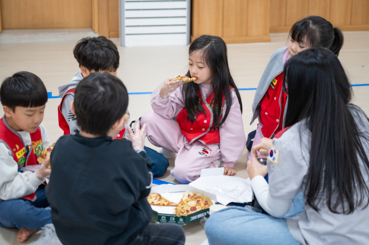 YTo1ODp7czo4OiJGaWxlTmFtZSI7czo0MDoiY2EwNDRmNGEtNjA4Yi00MWQ3LWI2NDQtODQ4Yjc1YWZjMjJmLmpwZyI7czoxMjoiRmlsZURhdGVUaW1lIjtpOjE3NzM3MjI2OTE7czo4OiJGaWxlU2l6ZSI7aToyMTkxMzA5O3M6ODoiRmlsZVR5cGUiO2k6MjtzOjg6Ik1pbWVUeXBlIjtzOjEwOiJpbWFnZS9qcGVnIjtzOjEzOiJTZWN0aW9uc0ZvdW5kIjtzOjMwOiJBTllfVEFHLCBJRkQwLCBUSFVNQk5BSUwsIEVYSUYiO3M6ODoiQ09NUFVURUQiO2E6OTp7czo0OiJodG1sIjtzOjI2OiJ3aWR0aD0iMjQ1MyIgaGVpZ2h0PSIxNjM1IiI7czo2OiJIZWlnaHQiO2k6MTYzNTtzOjU6IldpZHRoIjtpOjI0NTM7czo3OiJJc0NvbG9yIjtpOjE7czoxNzoiQnl0ZU9yZGVyTW90b3JvbGEiO2k6MDtzOjE1OiJBcGVydHVyZUZOdW1iZXIiO3M6NToiZi80LjAiO3M6OToiQ29weXJpZ2h0IjtzOjQ6IllBQkMiO3M6MTg6IlRodW1ibmFpbC5GaWxlVHlwZSI7aToyO3M6MTg6IlRodW1ibmFpbC5NaW1lVHlwZSI7czoxMDoiaW1hZ2UvanBlZyI7fXM6NDoiTWFrZSI7czo0OiJTT05ZIjtzOjU6Ik1vZGVsIjtzOjg6IklMQ0UtN000IjtzOjExOiJYUmVzb2x1dGlvbiI7czo1OiIyNDAvMSI7czoxMToiWVJlc29sdXRpb24iO3M6NToiMjQwLzEiO3M6MTQ6IlJlc29sdXRpb25Vbml0IjtpOjI7czo4OiJTb2Z0d2FyZSI7czo1MDoiQWRvYmUgUGhvdG9zaG9wIExpZ2h0cm9vbSBDbGFzc2ljIDE1LjIgKE1hY2ludG9zaCkiO3M6ODoiRGF0ZVRpbWUiO3M6MTk6IjIwMjY6MDM6MTcgMTE6MDc6MzYiO3M6NjoiQXJ0aXN0IjtzOjc6IllBQkNfU0ciO3M6OToiQ29weXJpZ2h0IjtzOjQ6IllBQkMiO3M6MTY6IkV4aWZfSUZEX1BvaW50ZXIiO2k6MjUyO3M6OToiVEhVTUJOQUlMIjthOjY6e3M6MTE6IkNvbXByZXNzaW9uIjtpOjY7czoxMToiWFJlc29sdXRpb24iO3M6NDoiNzIvMSI7czoxMToiWVJlc29sdXRpb24iO3M6NDoiNzIvMSI7czoxNDoiUmVzb2x1dGlvblVuaXQiO2k6MjtzOjIxOiJKUEVHSW50ZXJjaGFuZ2VGb3JtYXQiO2k6MTAzODtzOjI3OiJKUEVHSW50ZXJjaGFuZ2VGb3JtYXRMZW5ndGgiO2k6MTU1NTg7fXM6MTI6IkV4cG9zdXJlVGltZSI7czo1OiIxLzEwMCI7czo3OiJGTnVtYmVyIjtzOjM6IjQvMSI7czoxNToiRXhwb3N1cmVQcm9ncmFtIjtpOjE7czoxNToiSVNPU3BlZWRSYXRpbmdzIjtpOjgwMDtzOjE5OiJVbmRlZmluZWRUYWc6MHg4ODMwIjtpOjI7czoxOToiVW5kZWZpbmVkVGFnOjB4ODgzMiI7aTo4MDA7czoxMToiRXhpZlZlcnNpb24iO3M6NDoiMDIzMiI7czoxNjoiRGF0ZVRpbWVPcmlnaW5hbCI7czoxOToiMjAyNjowMzoxNCAxMTo1MDoyOCI7czoxNzoiRGF0ZVRpbWVEaWdpdGl6ZWQiO3M6MTk6IjIwMjY6MDM6MTQgMTE6NTA6MjgiO3M6MTk6IlVuZGVmaW5lZFRhZzoweDkwMTAiO3M6NjoiKzA5OjAwIjtzOjE5OiJVbmRlZmluZWRUYWc6MHg5MDExIjtzOjY6IiswOTowMCI7czoxOToiVW5kZWZpbmVkVGFnOjB4OTAxMiI7czo2OiIrMDk6MDAiO3M6MTc6IlNodXR0ZXJTcGVlZFZhbHVlIjtzOjE1OiI2NjQzODU2LzEwMDAwMDAiO3M6MTM6IkFwZXJ0dXJlVmFsdWUiO3M6MzoiNC8xIjtzOjE1OiJCcmlnaHRuZXNzVmFsdWUiO3M6OToiNTgwNC8yNTYwIjtzOjE3OiJFeHBvc3VyZUJpYXNWYWx1ZSI7czo0OiIwLzEwIjtzOjE2OiJNYXhBcGVydHVyZVZhbHVlIjtzOjg6IjEwMjQvMjU2IjtzOjEyOiJNZXRlcmluZ01vZGUiO2k6NTtzOjExOiJMaWdodFNvdXJjZSI7aTowO3M6NToiRmxhc2giO2k6MTM7czoxMToiRm9jYWxMZW5ndGgiO3M6NjoiNzAwLzEwIjtzOjE4OiJTdWJTZWNUaW1lT3JpZ2luYWwiO3M6MzoiNDM4IjtzOjE5OiJTdWJTZWNUaW1lRGlnaXRpemVkIjtzOjM6IjQzOCI7czoxMDoiQ29sb3JTcGFjZSI7aToxO3M6MjE6IkZvY2FsUGxhbmVYUmVzb2x1dGlvbiI7czoxNDoiNjQ0NDkzMzkvMzI3NjgiO3M6MjE6IkZvY2FsUGxhbmVZUmVzb2x1dGlvbiI7czoxNDoiNjQ0NDkzMzkvMzI3NjgiO3M6MjQ6IkZvY2FsUGxhbmVSZXNvbHV0aW9uVW5pdCI7aTozO3M6MTA6IkZpbGVTb3VyY2UiO3M6MToiAyI7czo5OiJTY2VuZVR5cGUiO3M6MToiASI7czoxNDoiQ3VzdG9tUmVuZGVyZWQiO2k6MDtzOjEyOiJFeHBvc3VyZU1vZGUiO2k6MTtzOjEyOiJXaGl0ZUJhbGFuY2UiO2k6MDtzOjE2OiJEaWdpdGFsWm9vbVJhdGlvIjtzOjU6IjE2LzE2IjtzOjIxOiJGb2NhbExlbmd0aEluMzVtbUZpbG0iO2k6NzA7czoxNjoiU2NlbmVDYXB0dXJlVHlwZSI7aTowO3M6ODoiQ29udHJhc3QiO2k6MDtzOjEwOiJTYXR1cmF0aW9uIjtpOjA7czo5OiJTaGFycG5lc3MiO2k6MDtzOjE5OiJVbmRlZmluZWRUYWc6MHhBNDMyIjthOjQ6e2k6MDtzOjY6IjcwMC8xMCI7aToxO3M6NzoiMjAwMC8xMCI7aToyO3M6NToiNDAvMTAiO2k6MztzOjU6IjQwLzEwIjt9czoxOToiVW5kZWZpbmVkVGFnOjB4QTQzNCI7czoyMDoiRkUgNzAtMjAwbW0gRjQgRyBPU1MiO30=