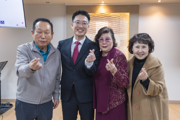 YTo1ODp7czo4OiJGaWxlTmFtZSI7czo0MDoiZDlmMmFmMTYtMmJmOS00OTlkLTk1NzctYmQ2ZTBiOTU4Y2Q5LmpwZyI7czoxMjoiRmlsZURhdGVUaW1lIjtpOjE3NzE5MDU4MzA7czo4OiJGaWxlU2l6ZSI7aToxODg1MDYwO3M6ODoiRmlsZVR5cGUiO2k6MjtzOjg6Ik1pbWVUeXBlIjtzOjEwOiJpbWFnZS9qcGVnIjtzOjEzOiJTZWN0aW9uc0ZvdW5kIjtzOjMwOiJBTllfVEFHLCBJRkQwLCBUSFVNQk5BSUwsIEVYSUYiO3M6ODoiQ09NUFVURUQiO2E6OTp7czo0OiJodG1sIjtzOjI2OiJ3aWR0aD0iMTc1MiIgaGVpZ2h0PSIxMTY4IiI7czo2OiJIZWlnaHQiO2k6MTE2ODtzOjU6IldpZHRoIjtpOjE3NTI7czo3OiJJc0NvbG9yIjtpOjE7czoxNzoiQnl0ZU9yZGVyTW90b3JvbGEiO2k6MDtzOjE1OiJBcGVydHVyZUZOdW1iZXIiO3M6NToiZi8zLjIiO3M6OToiQ29weXJpZ2h0IjtzOjQ6IllBQkMiO3M6MTg6IlRodW1ibmFpbC5GaWxlVHlwZSI7aToyO3M6MTg6IlRodW1ibmFpbC5NaW1lVHlwZSI7czoxMDoiaW1hZ2UvanBlZyI7fXM6NDoiTWFrZSI7czo0OiJTT05ZIjtzOjU6Ik1vZGVsIjtzOjg6IklMQ0UtN000IjtzOjExOiJYUmVzb2x1dGlvbiI7czo1OiIyNDAvMSI7czoxMToiWVJlc29sdXRpb24iO3M6NToiMjQwLzEiO3M6MTQ6IlJlc29sdXRpb25Vbml0IjtpOjI7czo4OiJTb2Z0d2FyZSI7czo1MjoiQWRvYmUgUGhvdG9zaG9wIExpZ2h0cm9vbSBDbGFzc2ljIDE1LjEuMSAoTWFjaW50b3NoKSI7czo4OiJEYXRlVGltZSI7czoxOToiMjAyNjowMjoyNCAxMjo1OTo1NiI7czo2OiJBcnRpc3QiO3M6NzoiWUFCQ19TRyI7czo5OiJDb3B5cmlnaHQiO3M6NDoiWUFCQyI7czoxNjoiRXhpZl9JRkRfUG9pbnRlciI7aToyNTQ7czo5OiJUSFVNQk5BSUwiO2E6Njp7czoxMToiQ29tcHJlc3Npb24iO2k6NjtzOjExOiJYUmVzb2x1dGlvbiI7czo0OiI3Mi8xIjtzOjExOiJZUmVzb2x1dGlvbiI7czo0OiI3Mi8xIjtzOjE0OiJSZXNvbHV0aW9uVW5pdCI7aToyO3M6MjE6IkpQRUdJbnRlcmNoYW5nZUZvcm1hdCI7aToxMDQwO3M6Mjc6IkpQRUdJbnRlcmNoYW5nZUZvcm1hdExlbmd0aCI7aToxMzczNDt9czoxMjoiRXhwb3N1cmVUaW1lIjtzOjQ6IjEvNjAiO3M6NzoiRk51bWJlciI7czo1OiIzMi8xMCI7czoxNToiRXhwb3N1cmVQcm9ncmFtIjtpOjE7czoxNToiSVNPU3BlZWRSYXRpbmdzIjtpOjQwMDtzOjE5OiJVbmRlZmluZWRUYWc6MHg4ODMwIjtpOjI7czoxOToiVW5kZWZpbmVkVGFnOjB4ODgzMiI7aTo0MDA7czoxMToiRXhpZlZlcnNpb24iO3M6NDoiMDIzMiI7czoxNjoiRGF0ZVRpbWVPcmlnaW5hbCI7czoxOToiMjAyNjowMjoyMiAxNDoyMTo1OCI7czoxNzoiRGF0ZVRpbWVEaWdpdGl6ZWQiO3M6MTk6IjIwMjY6MDI6MjIgMTQ6MjE6NTgiO3M6MTk6IlVuZGVmaW5lZFRhZzoweDkwMTAiO3M6NjoiKzA5OjAwIjtzOjE5OiJVbmRlZmluZWRUYWc6MHg5MDExIjtzOjY6IiswOTowMCI7czoxOToiVW5kZWZpbmVkVGFnOjB4OTAxMiI7czo2OiIrMDk6MDAiO3M6MTc6IlNodXR0ZXJTcGVlZFZhbHVlIjtzOjE1OiI1OTA2ODkxLzEwMDAwMDAiO3M6MTM6IkFwZXJ0dXJlVmFsdWUiO3M6MTU6IjMzNTYxNDQvMTAwMDAwMCI7czoxNToiQnJpZ2h0bmVzc1ZhbHVlIjtzOjk6IjQ1NDQvMjU2MCI7czoxNzoiRXhwb3N1cmVCaWFzVmFsdWUiO3M6NDoiMC8xMCI7czoxNjoiTWF4QXBlcnR1cmVWYWx1ZSI7czo3OiI3NjAvMjU2IjtzOjEyOiJNZXRlcmluZ01vZGUiO2k6NTtzOjExOiJMaWdodFNvdXJjZSI7aTowO3M6NToiRmxhc2giO2k6MTM7czoxMToiRm9jYWxMZW5ndGgiO3M6NjoiMzUwLzEwIjtzOjE4OiJTdWJTZWNUaW1lT3JpZ2luYWwiO3M6MzoiMzMxIjtzOjE5OiJTdWJTZWNUaW1lRGlnaXRpemVkIjtzOjM6IjMzMSI7czoxMDoiQ29sb3JTcGFjZSI7aTo2NTUzNTtzOjIxOiJGb2NhbFBsYW5lWFJlc29sdXRpb24iO3M6MTQ6IjY0NDQ5MzM5LzMyNzY4IjtzOjIxOiJGb2NhbFBsYW5lWVJlc29sdXRpb24iO3M6MTQ6IjY0NDQ5MzM5LzMyNzY4IjtzOjI0OiJGb2NhbFBsYW5lUmVzb2x1dGlvblVuaXQiO2k6MztzOjEwOiJGaWxlU291cmNlIjtzOjE6IgMiO3M6OToiU2NlbmVUeXBlIjtzOjE6IgEiO3M6MTQ6IkN1c3RvbVJlbmRlcmVkIjtpOjA7czoxMjoiRXhwb3N1cmVNb2RlIjtpOjE7czoxMjoiV2hpdGVCYWxhbmNlIjtpOjE7czoxNjoiRGlnaXRhbFpvb21SYXRpbyI7czo1OiIxNi8xNiI7czoyMToiRm9jYWxMZW5ndGhJbjM1bW1GaWxtIjtpOjM1O3M6MTY6IlNjZW5lQ2FwdHVyZVR5cGUiO2k6MDtzOjg6IkNvbnRyYXN0IjtpOjA7czoxMDoiU2F0dXJhdGlvbiI7aTowO3M6OToiU2hhcnBuZXNzIjtpOjA7czoxOToiVW5kZWZpbmVkVGFnOjB4QTQzMiI7YTo0OntpOjA7czo2OiIxNjAvMTAiO2k6MTtzOjY6IjM1MC8xMCI7aToyO3M6NToiMjgvMTAiO2k6MztzOjU6IjI4LzEwIjt9czoxOToiVW5kZWZpbmVkVGFnOjB4QTQzNCI7czoyMToiRkUgMTYtMzVtbSBGMi44IEdNIElJIjt9