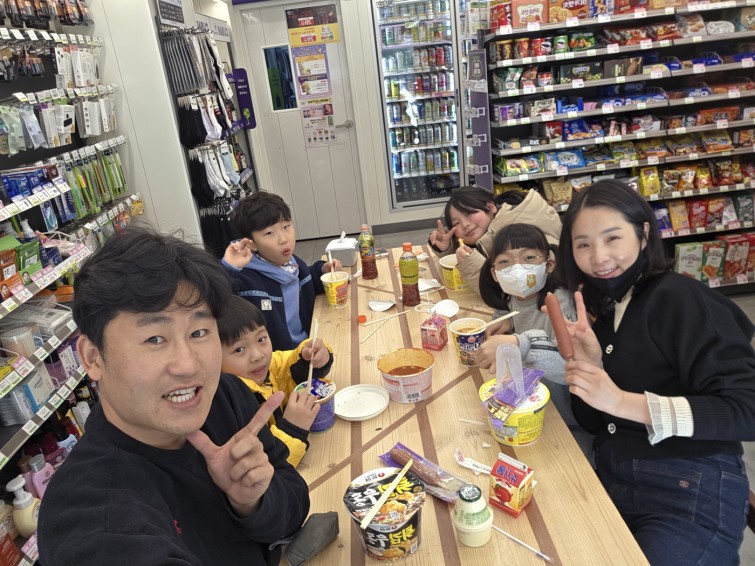 YTo0Mjp7czo4OiJGaWxlTmFtZSI7czo0MDoiZTAwODRmYjMtY2M2NC00MmZkLWIzYTYtZWQ1NmE0MTkxYjQ0LmpwZyI7czoxMjoiRmlsZURhdGVUaW1lIjtpOjE3Njk2NTA4NDA7czo4OiJGaWxlU2l6ZSI7aToxMjc3NTI5O3M6ODoiRmlsZVR5cGUiO2k6MjtzOjg6Ik1pbWVUeXBlIjtzOjEwOiJpbWFnZS9qcGVnIjtzOjEzOiJTZWN0aW9uc0ZvdW5kIjtzOjMwOiJBTllfVEFHLCBJRkQwLCBUSFVNQk5BSUwsIEVYSUYiO3M6ODoiQ09NUFVURUQiO2E6ODp7czo0OiJodG1sIjtzOjI2OiJ3aWR0aD0iMTQwMCIgaGVpZ2h0PSIxMDUwIiI7czo2OiJIZWlnaHQiO2k6MTA1MDtzOjU6IldpZHRoIjtpOjE0MDA7czo3OiJJc0NvbG9yIjtpOjE7czoxNzoiQnl0ZU9yZGVyTW90b3JvbGEiO2k6MDtzOjE1OiJBcGVydHVyZUZOdW1iZXIiO3M6NToiZi8yLjIiO3M6MTg6IlRodW1ibmFpbC5GaWxlVHlwZSI7aToyO3M6MTg6IlRodW1ibmFpbC5NaW1lVHlwZSI7czoxMDoiaW1hZ2UvanBlZyI7fXM6NDoiTWFrZSI7czo3OiJzYW1zdW5nIjtzOjU6Ik1vZGVsIjtzOjE2OiJHYWxheHkgUzI1IFVsdHJhIjtzOjExOiJYUmVzb2x1dGlvbiI7czo1OiIyNDAvMSI7czoxMToiWVJlc29sdXRpb24iO3M6NToiMjQwLzEiO3M6MTQ6IlJlc29sdXRpb25Vbml0IjtpOjI7czo4OiJTb2Z0d2FyZSI7czo1MjoiQWRvYmUgUGhvdG9zaG9wIExpZ2h0cm9vbSBDbGFzc2ljIDE1LjEuMSAoTWFjaW50b3NoKSI7czo4OiJEYXRlVGltZSI7czoxOToiMjAyNjowMToyOSAxMDozOToyMSI7czoxNjoiRXhpZl9JRkRfUG9pbnRlciI7aToyMjY7czo5OiJUSFVNQk5BSUwiO2E6Njp7czoxMToiQ29tcHJlc3Npb24iO2k6NjtzOjExOiJYUmVzb2x1dGlvbiI7czo0OiI3Mi8xIjtzOjExOiJZUmVzb2x1dGlvbiI7czo0OiI3Mi8xIjtzOjE0OiJSZXNvbHV0aW9uVW5pdCI7aToyO3M6MjE6IkpQRUdJbnRlcmNoYW5nZUZvcm1hdCI7aTo4MDQ7czoyNzoiSlBFR0ludGVyY2hhbmdlRm9ybWF0TGVuZ3RoIjtpOjI0Njc3O31zOjEyOiJFeHBvc3VyZVRpbWUiO3M6NToiMS8xMjAiO3M6NzoiRk51bWJlciI7czo1OiIyMi8xMCI7czoxNToiRXhwb3N1cmVQcm9ncmFtIjtpOjI7czoxNToiSVNPU3BlZWRSYXRpbmdzIjtpOjEwMDtzOjExOiJFeGlmVmVyc2lvbiI7czo0OiIwMjMxIjtzOjE2OiJEYXRlVGltZU9yaWdpbmFsIjtzOjE5OiIyMDI2OjAxOjI1IDEyOjQ3OjU1IjtzOjE3OiJEYXRlVGltZURpZ2l0aXplZCI7czoxOToiMjAyNjowMToyNSAxMjo0Nzo1NSI7czoxOToiVW5kZWZpbmVkVGFnOjB4OTAxMCI7czo2OiIrMDk6MDAiO3M6MTk6IlVuZGVmaW5lZFRhZzoweDkwMTEiO3M6NjoiKzA5OjAwIjtzOjE3OiJTaHV0dGVyU3BlZWRWYWx1ZSI7czoxNToiNjkwNjg5MS8xMDAwMDAwIjtzOjEzOiJBcGVydHVyZVZhbHVlIjtzOjE1OiIyMjc1MDA3LzEwMDAwMDAiO3M6MTU6IkJyaWdodG5lc3NWYWx1ZSI7czo3OiI0MjkvMTAwIjtzOjE3OiJFeHBvc3VyZUJpYXNWYWx1ZSI7czo1OiIwLzEwMCI7czoxNjoiTWF4QXBlcnR1cmVWYWx1ZSI7czo3OiIyMjcvMTAwIjtzOjEyOiJNZXRlcmluZ01vZGUiO2k6MjtzOjU6IkZsYXNoIjtpOjA7czoxMToiRm9jYWxMZW5ndGgiO3M6NzoiMzMwLzEwMCI7czoxODoiU3ViU2VjVGltZU9yaWdpbmFsIjtzOjM6IjA1NCI7czoxOToiU3ViU2VjVGltZURpZ2l0aXplZCI7czozOiIwNTQiO3M6MTA6IkNvbG9yU3BhY2UiO2k6NjU1MzU7czoxMjoiRXhwb3N1cmVNb2RlIjtpOjA7czoxMjoiV2hpdGVCYWxhbmNlIjtpOjA7czoxNjoiRGlnaXRhbFpvb21SYXRpbyI7czo3OiIxMDAvMTAwIjtzOjIxOiJGb2NhbExlbmd0aEluMzVtbUZpbG0iO2k6MjU7czoxNjoiU2NlbmVDYXB0dXJlVHlwZSI7aTowO3M6MTk6IlVuZGVmaW5lZFRhZzoweEE0MzQiO3M6Mzc6IlNhbXN1bmcgR2FsYXh5IFMyNSBVbHRyYSBGcm9udCBDYW1lcmEiO30=