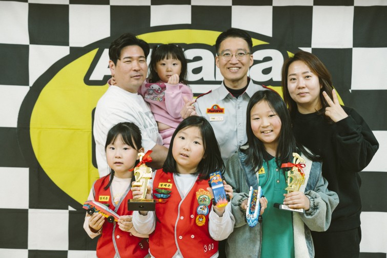 YTo1ODp7czo4OiJGaWxlTmFtZSI7czo0MDoiZTg0ZTg4NjUtMTNlMC00Y2ZjLTlhODAtMzU1MWE5YmI3YWVhLmpwZyI7czoxMjoiRmlsZURhdGVUaW1lIjtpOjE3NjUwNzg5NTM7czo4OiJGaWxlU2l6ZSI7aToxNTM5NDE4O3M6ODoiRmlsZVR5cGUiO2k6MjtzOjg6Ik1pbWVUeXBlIjtzOjEwOiJpbWFnZS9qcGVnIjtzOjEzOiJTZWN0aW9uc0ZvdW5kIjtzOjMwOiJBTllfVEFHLCBJRkQwLCBUSFVNQk5BSUwsIEVYSUYiO3M6ODoiQ09NUFVURUQiO2E6OTp7czo0OiJodG1sIjtzOjI2OiJ3aWR0aD0iMTc1MiIgaGVpZ2h0PSIxMTY4IiI7czo2OiJIZWlnaHQiO2k6MTE2ODtzOjU6IldpZHRoIjtpOjE3NTI7czo3OiJJc0NvbG9yIjtpOjE7czoxNzoiQnl0ZU9yZGVyTW90b3JvbGEiO2k6MDtzOjE1OiJBcGVydHVyZUZOdW1iZXIiO3M6NToiZi80LjAiO3M6OToiQ29weXJpZ2h0IjtzOjQ6IllBQkMiO3M6MTg6IlRodW1ibmFpbC5GaWxlVHlwZSI7aToyO3M6MTg6IlRodW1ibmFpbC5NaW1lVHlwZSI7czoxMDoiaW1hZ2UvanBlZyI7fXM6NDoiTWFrZSI7czo0OiJTT05ZIjtzOjU6Ik1vZGVsIjtzOjg6IklMQ0UtN000IjtzOjExOiJYUmVzb2x1dGlvbiI7czo1OiIyNDAvMSI7czoxMToiWVJlc29sdXRpb24iO3M6NToiMjQwLzEiO3M6MTQ6IlJlc29sdXRpb25Vbml0IjtpOjI7czo4OiJTb2Z0d2FyZSI7czo1MjoiQWRvYmUgUGhvdG9zaG9wIExpZ2h0cm9vbSBDbGFzc2ljIDE1LjAuMSAoTWFjaW50b3NoKSI7czo4OiJEYXRlVGltZSI7czoxOToiMjAyNToxMjowNyAxMjozNzo0NiI7czo2OiJBcnRpc3QiO3M6NzoiWUFCQ19TRyI7czo5OiJDb3B5cmlnaHQiO3M6NDoiWUFCQyI7czoxNjoiRXhpZl9JRkRfUG9pbnRlciI7aToyNTQ7czo5OiJUSFVNQk5BSUwiO2E6Njp7czoxMToiQ29tcHJlc3Npb24iO2k6NjtzOjExOiJYUmVzb2x1dGlvbiI7czo0OiI3Mi8xIjtzOjExOiJZUmVzb2x1dGlvbiI7czo0OiI3Mi8xIjtzOjE0OiJSZXNvbHV0aW9uVW5pdCI7aToyO3M6MjE6IkpQRUdJbnRlcmNoYW5nZUZvcm1hdCI7aToxMDQwO3M6Mjc6IkpQRUdJbnRlcmNoYW5nZUZvcm1hdExlbmd0aCI7aToyMDE3NDt9czoxMjoiRXhwb3N1cmVUaW1lIjtzOjQ6IjEvNjAiO3M6NzoiRk51bWJlciI7czozOiI0LzEiO3M6MTU6IkV4cG9zdXJlUHJvZ3JhbSI7aToxO3M6MTU6IklTT1NwZWVkUmF0aW5ncyI7aTo0MDA7czoxOToiVW5kZWZpbmVkVGFnOjB4ODgzMCI7aToyO3M6MTk6IlVuZGVmaW5lZFRhZzoweDg4MzIiO2k6NDAwO3M6MTE6IkV4aWZWZXJzaW9uIjtzOjQ6IjAyMzIiO3M6MTY6IkRhdGVUaW1lT3JpZ2luYWwiO3M6MTk6IjIwMjU6MTI6MDYgMTI6MDc6NTQiO3M6MTc6IkRhdGVUaW1lRGlnaXRpemVkIjtzOjE5OiIyMDI1OjEyOjA2IDEyOjA3OjU0IjtzOjE5OiJVbmRlZmluZWRUYWc6MHg5MDEwIjtzOjY6IiswOTowMCI7czoxOToiVW5kZWZpbmVkVGFnOjB4OTAxMSI7czo2OiIrMDk6MDAiO3M6MTk6IlVuZGVmaW5lZFRhZzoweDkwMTIiO3M6NjoiKzA5OjAwIjtzOjE3OiJTaHV0dGVyU3BlZWRWYWx1ZSI7czoxNToiNTkwNjg5MS8xMDAwMDAwIjtzOjEzOiJBcGVydHVyZVZhbHVlIjtzOjM6IjQvMSI7czoxNToiQnJpZ2h0bmVzc1ZhbHVlIjtzOjk6IjU4MTQvMjU2MCI7czoxNzoiRXhwb3N1cmVCaWFzVmFsdWUiO3M6NDoiMC8xMCI7czoxNjoiTWF4QXBlcnR1cmVWYWx1ZSI7czo3OiI3NjAvMjU2IjtzOjEyOiJNZXRlcmluZ01vZGUiO2k6NTtzOjExOiJMaWdodFNvdXJjZSI7aTowO3M6NToiRmxhc2giO2k6MTM7czoxMToiRm9jYWxMZW5ndGgiO3M6NjoiNDIwLzEwIjtzOjE4OiJTdWJTZWNUaW1lT3JpZ2luYWwiO3M6MzoiOTQ0IjtzOjE5OiJTdWJTZWNUaW1lRGlnaXRpemVkIjtzOjM6Ijk0NCI7czoxMDoiQ29sb3JTcGFjZSI7aTo2NTUzNTtzOjIxOiJGb2NhbFBsYW5lWFJlc29sdXRpb24iO3M6MTQ6IjY0NDQ5MzM5LzMyNzY4IjtzOjIxOiJGb2NhbFBsYW5lWVJlc29sdXRpb24iO3M6MTQ6IjY0NDQ5MzM5LzMyNzY4IjtzOjI0OiJGb2NhbFBsYW5lUmVzb2x1dGlvblVuaXQiO2k6MztzOjEwOiJGaWxlU291cmNlIjtzOjE6IgMiO3M6OToiU2NlbmVUeXBlIjtzOjE6IgEiO3M6MTQ6IkN1c3RvbVJlbmRlcmVkIjtpOjA7czoxMjoiRXhwb3N1cmVNb2RlIjtpOjE7czoxMjoiV2hpdGVCYWxhbmNlIjtpOjE7czoxNjoiRGlnaXRhbFpvb21SYXRpbyI7czo1OiIxNi8xNiI7czoyMToiRm9jYWxMZW5ndGhJbjM1bW1GaWxtIjtpOjQyO3M6MTY6IlNjZW5lQ2FwdHVyZVR5cGUiO2k6MDtzOjg6IkNvbnRyYXN0IjtpOjA7czoxMDoiU2F0dXJhdGlvbiI7aTowO3M6OToiU2hhcnBuZXNzIjtpOjA7czoxOToiVW5kZWZpbmVkVGFnOjB4QTQzMiI7YTo0OntpOjA7czo2OiIyNDAvMTAiO2k6MTtzOjY6IjcwMC8xMCI7aToyO3M6NToiMjgvMTAiO2k6MztzOjU6IjI4LzEwIjt9czoxOToiVW5kZWZpbmVkVGFnOjB4QTQzNCI7czoyMToiRkUgMjQtNzBtbSBGMi44IEdNIElJIjt9