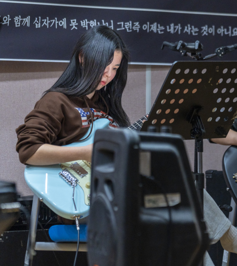 YTo1ODp7czo4OiJGaWxlTmFtZSI7czo0MDoiZWYwMGNkYTYtNzM3MS00N2FhLWJjMjAtOGYxOWE1M2YyN2JjLmpwZyI7czoxMjoiRmlsZURhdGVUaW1lIjtpOjE3NzA3MDQyMTc7czo4OiJGaWxlU2l6ZSI7aTo4OTA1NTQ7czo4OiJGaWxlVHlwZSI7aToyO3M6ODoiTWltZVR5cGUiO3M6MTA6ImltYWdlL2pwZWciO3M6MTM6IlNlY3Rpb25zRm91bmQiO3M6MzA6IkFOWV9UQUcsIElGRDAsIFRIVU1CTkFJTCwgRVhJRiI7czo4OiJDT01QVVRFRCI7YTo5OntzOjQ6Imh0bWwiO3M6MjY6IndpZHRoPSIxMDQwIiBoZWlnaHQ9IjExNjgiIjtzOjY6IkhlaWdodCI7aToxMTY4O3M6NToiV2lkdGgiO2k6MTA0MDtzOjc6IklzQ29sb3IiO2k6MTtzOjE3OiJCeXRlT3JkZXJNb3Rvcm9sYSI7aTowO3M6MTU6IkFwZXJ0dXJlRk51bWJlciI7czo1OiJmLzQuMCI7czo5OiJDb3B5cmlnaHQiO3M6NDoiWUFCQyI7czoxODoiVGh1bWJuYWlsLkZpbGVUeXBlIjtpOjI7czoxODoiVGh1bWJuYWlsLk1pbWVUeXBlIjtzOjEwOiJpbWFnZS9qcGVnIjt9czo0OiJNYWtlIjtzOjQ6IlNPTlkiO3M6NToiTW9kZWwiO3M6ODoiSUxDRS03TTQiO3M6MTE6IlhSZXNvbHV0aW9uIjtzOjU6IjI0MC8xIjtzOjExOiJZUmVzb2x1dGlvbiI7czo1OiIyNDAvMSI7czoxNDoiUmVzb2x1dGlvblVuaXQiO2k6MjtzOjg6IlNvZnR3YXJlIjtzOjUyOiJBZG9iZSBQaG90b3Nob3AgTGlnaHRyb29tIENsYXNzaWMgMTUuMS4xIChNYWNpbnRvc2gpIjtzOjg6IkRhdGVUaW1lIjtzOjE5OiIyMDI2OjAyOjEwIDE0OjUxOjE5IjtzOjY6IkFydGlzdCI7czo3OiJZQUJDX1NHIjtzOjk6IkNvcHlyaWdodCI7czo0OiJZQUJDIjtzOjE2OiJFeGlmX0lGRF9Qb2ludGVyIjtpOjI1NDtzOjk6IlRIVU1CTkFJTCI7YTo2OntzOjExOiJDb21wcmVzc2lvbiI7aTo2O3M6MTE6IlhSZXNvbHV0aW9uIjtzOjQ6IjcyLzEiO3M6MTE6IllSZXNvbHV0aW9uIjtzOjQ6IjcyLzEiO3M6MTQ6IlJlc29sdXRpb25Vbml0IjtpOjI7czoyMToiSlBFR0ludGVyY2hhbmdlRm9ybWF0IjtpOjEwNDA7czoyNzoiSlBFR0ludGVyY2hhbmdlRm9ybWF0TGVuZ3RoIjtpOjE4NTc2O31zOjEyOiJFeHBvc3VyZVRpbWUiO3M6NDoiMS84MCI7czo3OiJGTnVtYmVyIjtzOjM6IjQvMSI7czoxNToiRXhwb3N1cmVQcm9ncmFtIjtpOjE7czoxNToiSVNPU3BlZWRSYXRpbmdzIjtpOjEyNTA7czoxOToiVW5kZWZpbmVkVGFnOjB4ODgzMCI7aToyO3M6MTk6IlVuZGVmaW5lZFRhZzoweDg4MzIiO2k6MTI1MDtzOjExOiJFeGlmVmVyc2lvbiI7czo0OiIwMjMyIjtzOjE2OiJEYXRlVGltZU9yaWdpbmFsIjtzOjE5OiIyMDI2OjAyOjA3IDE5OjQ0OjIwIjtzOjE3OiJEYXRlVGltZURpZ2l0aXplZCI7czoxOToiMjAyNjowMjowNyAxOTo0NDoyMCI7czoxOToiVW5kZWZpbmVkVGFnOjB4OTAxMCI7czo2OiIrMDk6MDAiO3M6MTk6IlVuZGVmaW5lZFRhZzoweDkwMTEiO3M6NjoiKzA5OjAwIjtzOjE5OiJVbmRlZmluZWRUYWc6MHg5MDEyIjtzOjY6IiswOTowMCI7czoxNzoiU2h1dHRlclNwZWVkVmFsdWUiO3M6MTU6IjYzMjE5MjgvMTAwMDAwMCI7czoxMzoiQXBlcnR1cmVWYWx1ZSI7czozOiI0LzEiO3M6MTU6IkJyaWdodG5lc3NWYWx1ZSI7czoxMDoiLTQ4MDYvMjU2MCI7czoxNzoiRXhwb3N1cmVCaWFzVmFsdWUiO3M6NDoiMC8xMCI7czoxNjoiTWF4QXBlcnR1cmVWYWx1ZSI7czo4OiIxMDI0LzI1NiI7czoxMjoiTWV0ZXJpbmdNb2RlIjtpOjU7czoxMToiTGlnaHRTb3VyY2UiO2k6MDtzOjU6IkZsYXNoIjtpOjE2O3M6MTE6IkZvY2FsTGVuZ3RoIjtzOjc6IjEyOTAvMTAiO3M6MTg6IlN1YlNlY1RpbWVPcmlnaW5hbCI7czozOiI4MDAiO3M6MTk6IlN1YlNlY1RpbWVEaWdpdGl6ZWQiO3M6MzoiODAwIjtzOjEwOiJDb2xvclNwYWNlIjtpOjY1NTM1O3M6MjE6IkZvY2FsUGxhbmVYUmVzb2x1dGlvbiI7czoxNDoiNjQ0NDkzMzkvMzI3NjgiO3M6MjE6IkZvY2FsUGxhbmVZUmVzb2x1dGlvbiI7czoxNDoiNjQ0NDkzMzkvMzI3NjgiO3M6MjQ6IkZvY2FsUGxhbmVSZXNvbHV0aW9uVW5pdCI7aTozO3M6MTA6IkZpbGVTb3VyY2UiO3M6MToiAyI7czo5OiJTY2VuZVR5cGUiO3M6MToiASI7czoxNDoiQ3VzdG9tUmVuZGVyZWQiO2k6MDtzOjEyOiJFeHBvc3VyZU1vZGUiO2k6MTtzOjEyOiJXaGl0ZUJhbGFuY2UiO2k6MDtzOjE2OiJEaWdpdGFsWm9vbVJhdGlvIjtzOjU6IjE2LzE2IjtzOjIxOiJGb2NhbExlbmd0aEluMzVtbUZpbG0iO2k6MTI5O3M6MTY6IlNjZW5lQ2FwdHVyZVR5cGUiO2k6MDtzOjg6IkNvbnRyYXN0IjtpOjE7czoxMDoiU2F0dXJhdGlvbiI7aToxO3M6OToiU2hhcnBuZXNzIjtpOjA7czoxOToiVW5kZWZpbmVkVGFnOjB4QTQzMiI7YTo0OntpOjA7czo2OiI3MDAvMTAiO2k6MTtzOjc6IjIwMDAvMTAiO2k6MjtzOjU6IjQwLzEwIjtpOjM7czo1OiI0MC8xMCI7fXM6MTk6IlVuZGVmaW5lZFRhZzoweEE0MzQiO3M6MjA6IkZFIDcwLTIwMG1tIEY0IEcgT1NTIjt9