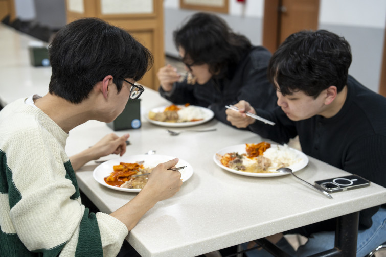 YTo1ODp7czo4OiJGaWxlTmFtZSI7czo0MDoiZjBkNDg4ZTItZmU5OS00ZWExLThiMDYtMDU0NmFlMDQxYzc1LmpwZyI7czoxMjoiRmlsZURhdGVUaW1lIjtpOjE3NzUzNTc0Mjc7czo4OiJGaWxlU2l6ZSI7aToyMjExMTczO3M6ODoiRmlsZVR5cGUiO2k6MjtzOjg6Ik1pbWVUeXBlIjtzOjEwOiJpbWFnZS9qcGVnIjtzOjEzOiJTZWN0aW9uc0ZvdW5kIjtzOjMwOiJBTllfVEFHLCBJRkQwLCBUSFVNQk5BSUwsIEVYSUYiO3M6ODoiQ09NUFVURUQiO2E6OTp7czo0OiJodG1sIjtzOjI2OiJ3aWR0aD0iMjQ1MyIgaGVpZ2h0PSIxNjM1IiI7czo2OiJIZWlnaHQiO2k6MTYzNTtzOjU6IldpZHRoIjtpOjI0NTM7czo3OiJJc0NvbG9yIjtpOjE7czoxNzoiQnl0ZU9yZGVyTW90b3JvbGEiO2k6MDtzOjE1OiJBcGVydHVyZUZOdW1iZXIiO3M6NToiZi8yLjgiO3M6OToiQ29weXJpZ2h0IjtzOjQ6IllBQkMiO3M6MTg6IlRodW1ibmFpbC5GaWxlVHlwZSI7aToyO3M6MTg6IlRodW1ibmFpbC5NaW1lVHlwZSI7czoxMDoiaW1hZ2UvanBlZyI7fXM6NDoiTWFrZSI7czo0OiJTT05ZIjtzOjU6Ik1vZGVsIjtzOjg6IklMQ0UtN000IjtzOjExOiJYUmVzb2x1dGlvbiI7czo1OiIyNDAvMSI7czoxMToiWVJlc29sdXRpb24iO3M6NToiMjQwLzEiO3M6MTQ6IlJlc29sdXRpb25Vbml0IjtpOjI7czo4OiJTb2Z0d2FyZSI7czo1MDoiQWRvYmUgUGhvdG9zaG9wIExpZ2h0cm9vbSBDbGFzc2ljIDE1LjIgKE1hY2ludG9zaCkiO3M6ODoiRGF0ZVRpbWUiO3M6MTk6IjIwMjY6MDM6MzEgMTA6NTQ6NTgiO3M6NjoiQXJ0aXN0IjtzOjc6IllBQkNfU0ciO3M6OToiQ29weXJpZ2h0IjtzOjQ6IllBQkMiO3M6MTY6IkV4aWZfSUZEX1BvaW50ZXIiO2k6MjUyO3M6OToiVEhVTUJOQUlMIjthOjY6e3M6MTE6IkNvbXByZXNzaW9uIjtpOjY7czoxMToiWFJlc29sdXRpb24iO3M6NDoiNzIvMSI7czoxMToiWVJlc29sdXRpb24iO3M6NDoiNzIvMSI7czoxNDoiUmVzb2x1dGlvblVuaXQiO2k6MjtzOjIxOiJKUEVHSW50ZXJjaGFuZ2VGb3JtYXQiO2k6MTAzODtzOjI3OiJKUEVHSW50ZXJjaGFuZ2VGb3JtYXRMZW5ndGgiO2k6MTQ2MDM7fXM6MTI6IkV4cG9zdXJlVGltZSI7czo1OiIxLzI1MCI7czo3OiJGTnVtYmVyIjtzOjU6IjI4LzEwIjtzOjE1OiJFeHBvc3VyZVByb2dyYW0iO2k6MTtzOjE1OiJJU09TcGVlZFJhdGluZ3MiO2k6MTAwMDtzOjE5OiJVbmRlZmluZWRUYWc6MHg4ODMwIjtpOjI7czoxOToiVW5kZWZpbmVkVGFnOjB4ODgzMiI7aToxMDAwO3M6MTE6IkV4aWZWZXJzaW9uIjtzOjQ6IjAyMzIiO3M6MTY6IkRhdGVUaW1lT3JpZ2luYWwiO3M6MTk6IjIwMjY6MDM6MjkgMTc6MDI6MTEiO3M6MTc6IkRhdGVUaW1lRGlnaXRpemVkIjtzOjE5OiIyMDI2OjAzOjI5IDE3OjAyOjExIjtzOjE5OiJVbmRlZmluZWRUYWc6MHg5MDEwIjtzOjY6IiswOTowMCI7czoxOToiVW5kZWZpbmVkVGFnOjB4OTAxMSI7czo2OiIrMDk6MDAiO3M6MTk6IlVuZGVmaW5lZFRhZzoweDkwMTIiO3M6NjoiKzA5OjAwIjtzOjE3OiJTaHV0dGVyU3BlZWRWYWx1ZSI7czoxNToiNzk2NTc4NC8xMDAwMDAwIjtzOjEzOiJBcGVydHVyZVZhbHVlIjtzOjE1OiIyOTcwODU0LzEwMDAwMDAiO3M6MTU6IkJyaWdodG5lc3NWYWx1ZSI7czo5OiI2ODg0LzI1NjAiO3M6MTc6IkV4cG9zdXJlQmlhc1ZhbHVlIjtzOjQ6IjAvMTAiO3M6MTY6Ik1heEFwZXJ0dXJlVmFsdWUiO3M6NzoiNzYwLzI1NiI7czoxMjoiTWV0ZXJpbmdNb2RlIjtpOjU7czoxMToiTGlnaHRTb3VyY2UiO2k6MDtzOjU6IkZsYXNoIjtpOjEzO3M6MTE6IkZvY2FsTGVuZ3RoIjtzOjY6IjQ5MC8xMCI7czoxODoiU3ViU2VjVGltZU9yaWdpbmFsIjtzOjM6Ijc3NCI7czoxOToiU3ViU2VjVGltZURpZ2l0aXplZCI7czozOiI3NzQiO3M6MTA6IkNvbG9yU3BhY2UiO2k6NjU1MzU7czoyMToiRm9jYWxQbGFuZVhSZXNvbHV0aW9uIjtzOjE0OiI2NDQ0OTMzOS8zMjc2OCI7czoyMToiRm9jYWxQbGFuZVlSZXNvbHV0aW9uIjtzOjE0OiI2NDQ0OTMzOS8zMjc2OCI7czoyNDoiRm9jYWxQbGFuZVJlc29sdXRpb25Vbml0IjtpOjM7czoxMDoiRmlsZVNvdXJjZSI7czoxOiIDIjtzOjk6IlNjZW5lVHlwZSI7czoxOiIBIjtzOjE0OiJDdXN0b21SZW5kZXJlZCI7aTowO3M6MTI6IkV4cG9zdXJlTW9kZSI7aToxO3M6MTI6IldoaXRlQmFsYW5jZSI7aTowO3M6MTY6IkRpZ2l0YWxab29tUmF0aW8iO3M6NToiMTYvMTYiO3M6MjE6IkZvY2FsTGVuZ3RoSW4zNW1tRmlsbSI7aTo0OTtzOjE2OiJTY2VuZUNhcHR1cmVUeXBlIjtpOjA7czo4OiJDb250cmFzdCI7aTowO3M6MTA6IlNhdHVyYXRpb24iO2k6MDtzOjk6IlNoYXJwbmVzcyI7aTowO3M6MTk6IlVuZGVmaW5lZFRhZzoweEE0MzIiO2E6NDp7aTowO3M6NjoiMjQwLzEwIjtpOjE7czo2OiI3MDAvMTAiO2k6MjtzOjU6IjI4LzEwIjtpOjM7czo1OiIyOC8xMCI7fXM6MTk6IlVuZGVmaW5lZFRhZzoweEE0MzQiO3M6MjE6IkZFIDI0LTcwbW0gRjIuOCBHTSBJSSI7fQ==