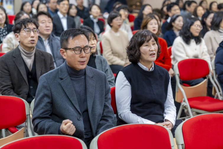 YTo1ODp7czo4OiJGaWxlTmFtZSI7czo0MDoiZjM4YmUyNzEtOTNjNi00NzM2LTg3Y2MtZTlmNTU4MTI4OWEwLmpwZyI7czoxMjoiRmlsZURhdGVUaW1lIjtpOjE3NzI5NTM1NDM7czo4OiJGaWxlU2l6ZSI7aToxMjg3MTM2O3M6ODoiRmlsZVR5cGUiO2k6MjtzOjg6Ik1pbWVUeXBlIjtzOjEwOiJpbWFnZS9qcGVnIjtzOjEzOiJTZWN0aW9uc0ZvdW5kIjtzOjMwOiJBTllfVEFHLCBJRkQwLCBUSFVNQk5BSUwsIEVYSUYiO3M6ODoiQ09NUFVURUQiO2E6OTp7czo0OiJodG1sIjtzOjI2OiJ3aWR0aD0iMTY0MCIgaGVpZ2h0PSIxMDkzIiI7czo2OiJIZWlnaHQiO2k6MTA5MztzOjU6IldpZHRoIjtpOjE2NDA7czo3OiJJc0NvbG9yIjtpOjE7czoxNzoiQnl0ZU9yZGVyTW90b3JvbGEiO2k6MDtzOjE1OiJBcGVydHVyZUZOdW1iZXIiO3M6NToiZi8yLjgiO3M6OToiQ29weXJpZ2h0IjtzOjQ6IllBQkMiO3M6MTg6IlRodW1ibmFpbC5GaWxlVHlwZSI7aToyO3M6MTg6IlRodW1ibmFpbC5NaW1lVHlwZSI7czoxMDoiaW1hZ2UvanBlZyI7fXM6NDoiTWFrZSI7czo0OiJTT05ZIjtzOjU6Ik1vZGVsIjtzOjg6IklMQ0UtN000IjtzOjExOiJYUmVzb2x1dGlvbiI7czo1OiIyNDAvMSI7czoxMToiWVJlc29sdXRpb24iO3M6NToiMjQwLzEiO3M6MTQ6IlJlc29sdXRpb25Vbml0IjtpOjI7czo4OiJTb2Z0d2FyZSI7czo1MDoiQWRvYmUgUGhvdG9zaG9wIExpZ2h0cm9vbSBDbGFzc2ljIDE1LjIgKE1hY2ludG9zaCkiO3M6ODoiRGF0ZVRpbWUiO3M6MTk6IjIwMjY6MDM6MDMgMTE6MjI6MDAiO3M6NjoiQXJ0aXN0IjtzOjc6IllBQkNfU0ciO3M6OToiQ29weXJpZ2h0IjtzOjQ6IllBQkMiO3M6MTY6IkV4aWZfSUZEX1BvaW50ZXIiO2k6MjUyO3M6OToiVEhVTUJOQUlMIjthOjY6e3M6MTE6IkNvbXByZXNzaW9uIjtpOjY7czoxMToiWFJlc29sdXRpb24iO3M6NDoiNzIvMSI7czoxMToiWVJlc29sdXRpb24iO3M6NDoiNzIvMSI7czoxNDoiUmVzb2x1dGlvblVuaXQiO2k6MjtzOjIxOiJKUEVHSW50ZXJjaGFuZ2VGb3JtYXQiO2k6MTAzODtzOjI3OiJKUEVHSW50ZXJjaGFuZ2VGb3JtYXRMZW5ndGgiO2k6MTg3MjY7fXM6MTI6IkV4cG9zdXJlVGltZSI7czo0OiIxLzYwIjtzOjc6IkZOdW1iZXIiO3M6NToiMjgvMTAiO3M6MTU6IkV4cG9zdXJlUHJvZ3JhbSI7aToxO3M6MTU6IklTT1NwZWVkUmF0aW5ncyI7aToxNjA7czoxOToiVW5kZWZpbmVkVGFnOjB4ODgzMCI7aToyO3M6MTk6IlVuZGVmaW5lZFRhZzoweDg4MzIiO2k6MTYwO3M6MTE6IkV4aWZWZXJzaW9uIjtzOjQ6IjAyMzIiO3M6MTY6IkRhdGVUaW1lT3JpZ2luYWwiO3M6MTk6IjIwMjY6MDM6MDEgMTM6NDQ6MDgiO3M6MTc6IkRhdGVUaW1lRGlnaXRpemVkIjtzOjE5OiIyMDI2OjAzOjAxIDEzOjQ0OjA4IjtzOjE5OiJVbmRlZmluZWRUYWc6MHg5MDEwIjtzOjY6IiswOTowMCI7czoxOToiVW5kZWZpbmVkVGFnOjB4OTAxMSI7czo2OiIrMDk6MDAiO3M6MTk6IlVuZGVmaW5lZFRhZzoweDkwMTIiO3M6NjoiKzA5OjAwIjtzOjE3OiJTaHV0dGVyU3BlZWRWYWx1ZSI7czoxNToiNTkwNjg5MS8xMDAwMDAwIjtzOjEzOiJBcGVydHVyZVZhbHVlIjtzOjE1OiIyOTcwODU0LzEwMDAwMDAiO3M6MTU6IkJyaWdodG5lc3NWYWx1ZSI7czo5OiIzNzE0LzI1NjAiO3M6MTc6IkV4cG9zdXJlQmlhc1ZhbHVlIjtzOjQ6IjAvMTAiO3M6MTY6Ik1heEFwZXJ0dXJlVmFsdWUiO3M6NzoiNzYwLzI1NiI7czoxMjoiTWV0ZXJpbmdNb2RlIjtpOjU7czoxMToiTGlnaHRTb3VyY2UiO2k6MDtzOjU6IkZsYXNoIjtpOjE2O3M6MTE6IkZvY2FsTGVuZ3RoIjtzOjY6IjcwMC8xMCI7czoxODoiU3ViU2VjVGltZU9yaWdpbmFsIjtzOjM6IjQyNSI7czoxOToiU3ViU2VjVGltZURpZ2l0aXplZCI7czozOiI0MjUiO3M6MTA6IkNvbG9yU3BhY2UiO2k6NjU1MzU7czoyMToiRm9jYWxQbGFuZVhSZXNvbHV0aW9uIjtzOjE0OiI2NDQ0OTMzOS8zMjc2OCI7czoyMToiRm9jYWxQbGFuZVlSZXNvbHV0aW9uIjtzOjE0OiI2NDQ0OTMzOS8zMjc2OCI7czoyNDoiRm9jYWxQbGFuZVJlc29sdXRpb25Vbml0IjtpOjM7czoxMDoiRmlsZVNvdXJjZSI7czoxOiIDIjtzOjk6IlNjZW5lVHlwZSI7czoxOiIBIjtzOjE0OiJDdXN0b21SZW5kZXJlZCI7aTowO3M6MTI6IkV4cG9zdXJlTW9kZSI7aToxO3M6MTI6IldoaXRlQmFsYW5jZSI7aTowO3M6MTY6IkRpZ2l0YWxab29tUmF0aW8iO3M6NToiMTYvMTYiO3M6MjE6IkZvY2FsTGVuZ3RoSW4zNW1tRmlsbSI7aTo3MDtzOjE2OiJTY2VuZUNhcHR1cmVUeXBlIjtpOjA7czo4OiJDb250cmFzdCI7aTowO3M6MTA6IlNhdHVyYXRpb24iO2k6MDtzOjk6IlNoYXJwbmVzcyI7aTowO3M6MTk6IlVuZGVmaW5lZFRhZzoweEE0MzIiO2E6NDp7aTowO3M6NjoiMjQwLzEwIjtpOjE7czo2OiI3MDAvMTAiO2k6MjtzOjU6IjI4LzEwIjtpOjM7czo1OiIyOC8xMCI7fXM6MTk6IlVuZGVmaW5lZFRhZzoweEE0MzQiO3M6MjE6IkZFIDI0LTcwbW0gRjIuOCBHTSBJSSI7fQ==