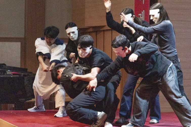 YTo1ODp7czo4OiJGaWxlTmFtZSI7czo0MDoiZjNiMDdkMGItYmNmNi00ZGE3LWE5MjAtNGI1NTU2M2Q4MDE2LmpwZyI7czoxMjoiRmlsZURhdGVUaW1lIjtpOjE3NjY0NjQxODg7czo4OiJGaWxlU2l6ZSI7aTo4NDA4NDc7czo4OiJGaWxlVHlwZSI7aToyO3M6ODoiTWltZVR5cGUiO3M6MTA6ImltYWdlL2pwZWciO3M6MTM6IlNlY3Rpb25zRm91bmQiO3M6MzA6IkFOWV9UQUcsIElGRDAsIFRIVU1CTkFJTCwgRVhJRiI7czo4OiJDT01QVVRFRCI7YTo5OntzOjQ6Imh0bWwiO3M6MjU6IndpZHRoPSIxMTUyIiBoZWlnaHQ9Ijc2OCIiO3M6NjoiSGVpZ2h0IjtpOjc2ODtzOjU6IldpZHRoIjtpOjExNTI7czo3OiJJc0NvbG9yIjtpOjE7czoxNzoiQnl0ZU9yZGVyTW90b3JvbGEiO2k6MDtzOjE1OiJBcGVydHVyZUZOdW1iZXIiO3M6NToiZi80LjAiO3M6OToiQ29weXJpZ2h0IjtzOjQ6IllBQkMiO3M6MTg6IlRodW1ibmFpbC5GaWxlVHlwZSI7aToyO3M6MTg6IlRodW1ibmFpbC5NaW1lVHlwZSI7czoxMDoiaW1hZ2UvanBlZyI7fXM6NDoiTWFrZSI7czo0OiJTT05ZIjtzOjU6Ik1vZGVsIjtzOjg6IklMQ0UtN000IjtzOjExOiJYUmVzb2x1dGlvbiI7czo1OiIyNDAvMSI7czoxMToiWVJlc29sdXRpb24iO3M6NToiMjQwLzEiO3M6MTQ6IlJlc29sdXRpb25Vbml0IjtpOjI7czo4OiJTb2Z0d2FyZSI7czo1MDoiQWRvYmUgUGhvdG9zaG9wIExpZ2h0cm9vbSBDbGFzc2ljIDE1LjEgKE1hY2ludG9zaCkiO3M6ODoiRGF0ZVRpbWUiO3M6MTk6IjIwMjU6MTI6MjMgMTI6MDI6MDMiO3M6NjoiQXJ0aXN0IjtzOjc6IllBQkNfU0ciO3M6OToiQ29weXJpZ2h0IjtzOjQ6IllBQkMiO3M6MTY6IkV4aWZfSUZEX1BvaW50ZXIiO2k6MjUyO3M6OToiVEhVTUJOQUlMIjthOjY6e3M6MTE6IkNvbXByZXNzaW9uIjtpOjY7czoxMToiWFJlc29sdXRpb24iO3M6NDoiNzIvMSI7czoxMToiWVJlc29sdXRpb24iO3M6NDoiNzIvMSI7czoxNDoiUmVzb2x1dGlvblVuaXQiO2k6MjtzOjIxOiJKUEVHSW50ZXJjaGFuZ2VGb3JtYXQiO2k6MTAzODtzOjI3OiJKUEVHSW50ZXJjaGFuZ2VGb3JtYXRMZW5ndGgiO2k6MTkwNDI7fXM6MTI6IkV4cG9zdXJlVGltZSI7czo1OiIxLzI1MCI7czo3OiJGTnVtYmVyIjtzOjM6IjQvMSI7czoxNToiRXhwb3N1cmVQcm9ncmFtIjtpOjE7czoxNToiSVNPU3BlZWRSYXRpbmdzIjtpOjI1MDA7czoxOToiVW5kZWZpbmVkVGFnOjB4ODgzMCI7aToyO3M6MTk6IlVuZGVmaW5lZFRhZzoweDg4MzIiO2k6MjUwMDtzOjExOiJFeGlmVmVyc2lvbiI7czo0OiIwMjMyIjtzOjE2OiJEYXRlVGltZU9yaWdpbmFsIjtzOjE5OiIyMDI1OjEyOjIxIDE0OjE5OjI2IjtzOjE3OiJEYXRlVGltZURpZ2l0aXplZCI7czoxOToiMjAyNToxMjoyMSAxNDoxOToyNiI7czoxOToiVW5kZWZpbmVkVGFnOjB4OTAxMCI7czo2OiIrMDk6MDAiO3M6MTk6IlVuZGVmaW5lZFRhZzoweDkwMTEiO3M6NjoiKzA5OjAwIjtzOjE5OiJVbmRlZmluZWRUYWc6MHg5MDEyIjtzOjY6IiswOTowMCI7czoxNzoiU2h1dHRlclNwZWVkVmFsdWUiO3M6MTU6Ijc5NjU3ODQvMTAwMDAwMCI7czoxMzoiQXBlcnR1cmVWYWx1ZSI7czozOiI0LzEiO3M6MTU6IkJyaWdodG5lc3NWYWx1ZSI7czoxMDoiLTU5NjYvMjU2MCI7czoxNzoiRXhwb3N1cmVCaWFzVmFsdWUiO3M6NDoiMC8xMCI7czoxNjoiTWF4QXBlcnR1cmVWYWx1ZSI7czo4OiIxMDI0LzI1NiI7czoxMjoiTWV0ZXJpbmdNb2RlIjtpOjU7czoxMToiTGlnaHRTb3VyY2UiO2k6MDtzOjU6IkZsYXNoIjtpOjE2O3M6MTE6IkZvY2FsTGVuZ3RoIjtzOjY6IjcwMC8xMCI7czoxODoiU3ViU2VjVGltZU9yaWdpbmFsIjtzOjM6IjIwMSI7czoxOToiU3ViU2VjVGltZURpZ2l0aXplZCI7czozOiIyMDEiO3M6MTA6IkNvbG9yU3BhY2UiO2k6NjU1MzU7czoyMToiRm9jYWxQbGFuZVhSZXNvbHV0aW9uIjtzOjE0OiI2NDQ0OTMzOS8zMjc2OCI7czoyMToiRm9jYWxQbGFuZVlSZXNvbHV0aW9uIjtzOjE0OiI2NDQ0OTMzOS8zMjc2OCI7czoyNDoiRm9jYWxQbGFuZVJlc29sdXRpb25Vbml0IjtpOjM7czoxMDoiRmlsZVNvdXJjZSI7czoxOiIDIjtzOjk6IlNjZW5lVHlwZSI7czoxOiIBIjtzOjE0OiJDdXN0b21SZW5kZXJlZCI7aTowO3M6MTI6IkV4cG9zdXJlTW9kZSI7aToxO3M6MTI6IldoaXRlQmFsYW5jZSI7aTowO3M6MTY6IkRpZ2l0YWxab29tUmF0aW8iO3M6NToiMTYvMTYiO3M6MjE6IkZvY2FsTGVuZ3RoSW4zNW1tRmlsbSI7aToxMDU7czoxNjoiU2NlbmVDYXB0dXJlVHlwZSI7aTowO3M6ODoiQ29udHJhc3QiO2k6MDtzOjEwOiJTYXR1cmF0aW9uIjtpOjA7czo5OiJTaGFycG5lc3MiO2k6MDtzOjE5OiJVbmRlZmluZWRUYWc6MHhBNDMyIjthOjQ6e2k6MDtzOjY6IjcwMC8xMCI7aToxO3M6NzoiMjAwMC8xMCI7aToyO3M6NToiNDAvMTAiO2k6MztzOjU6IjQwLzEwIjt9czoxOToiVW5kZWZpbmVkVGFnOjB4QTQzNCI7czoyMDoiRkUgNzAtMjAwbW0gRjQgRyBPU1MiO30=